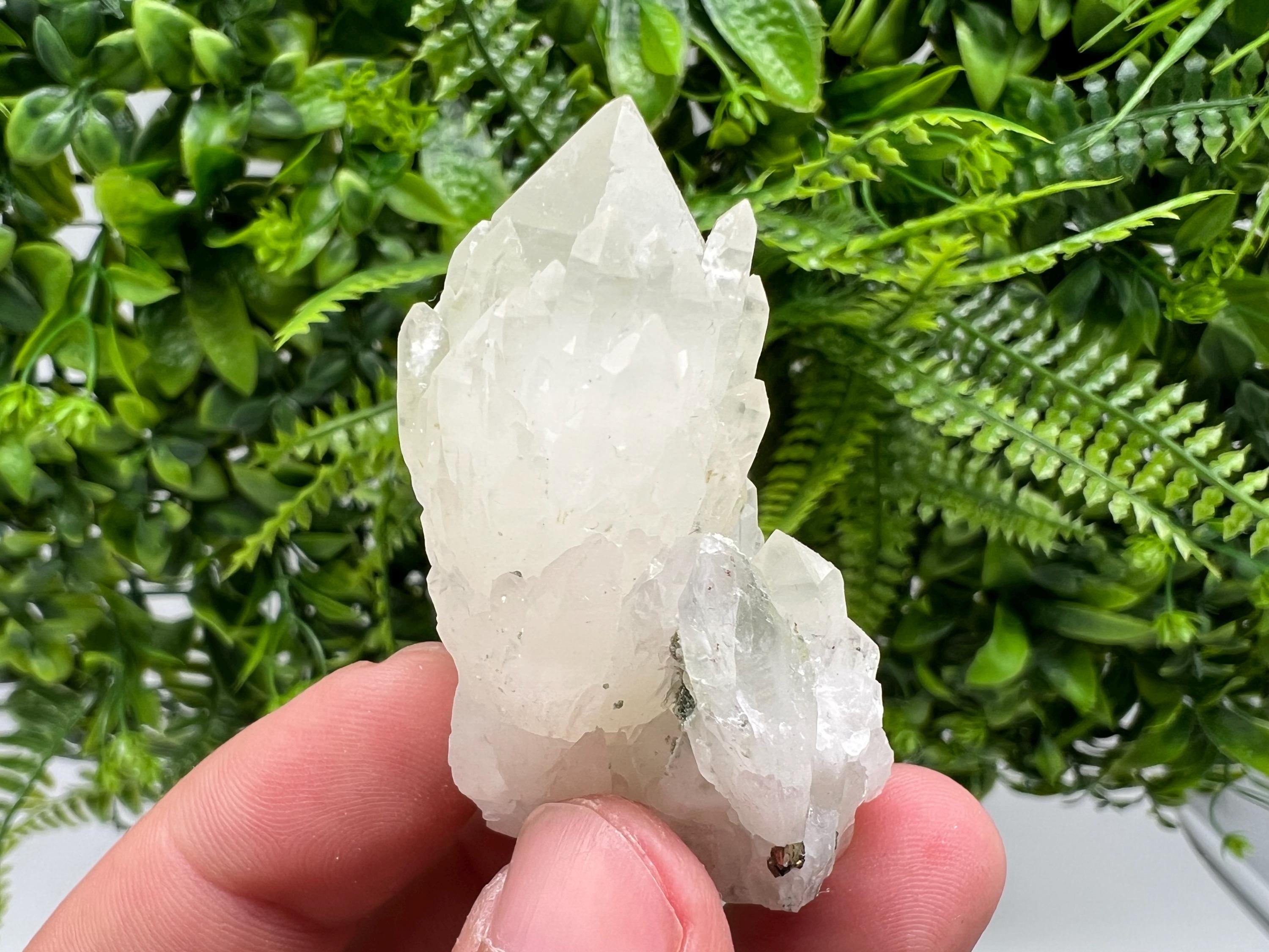 Wonderful Transparent Quartz whit Chlorite ,From 9th September mine,Madan,Bulgaria,Quartz,Quartz crystal,mineral specimen,collection quartz