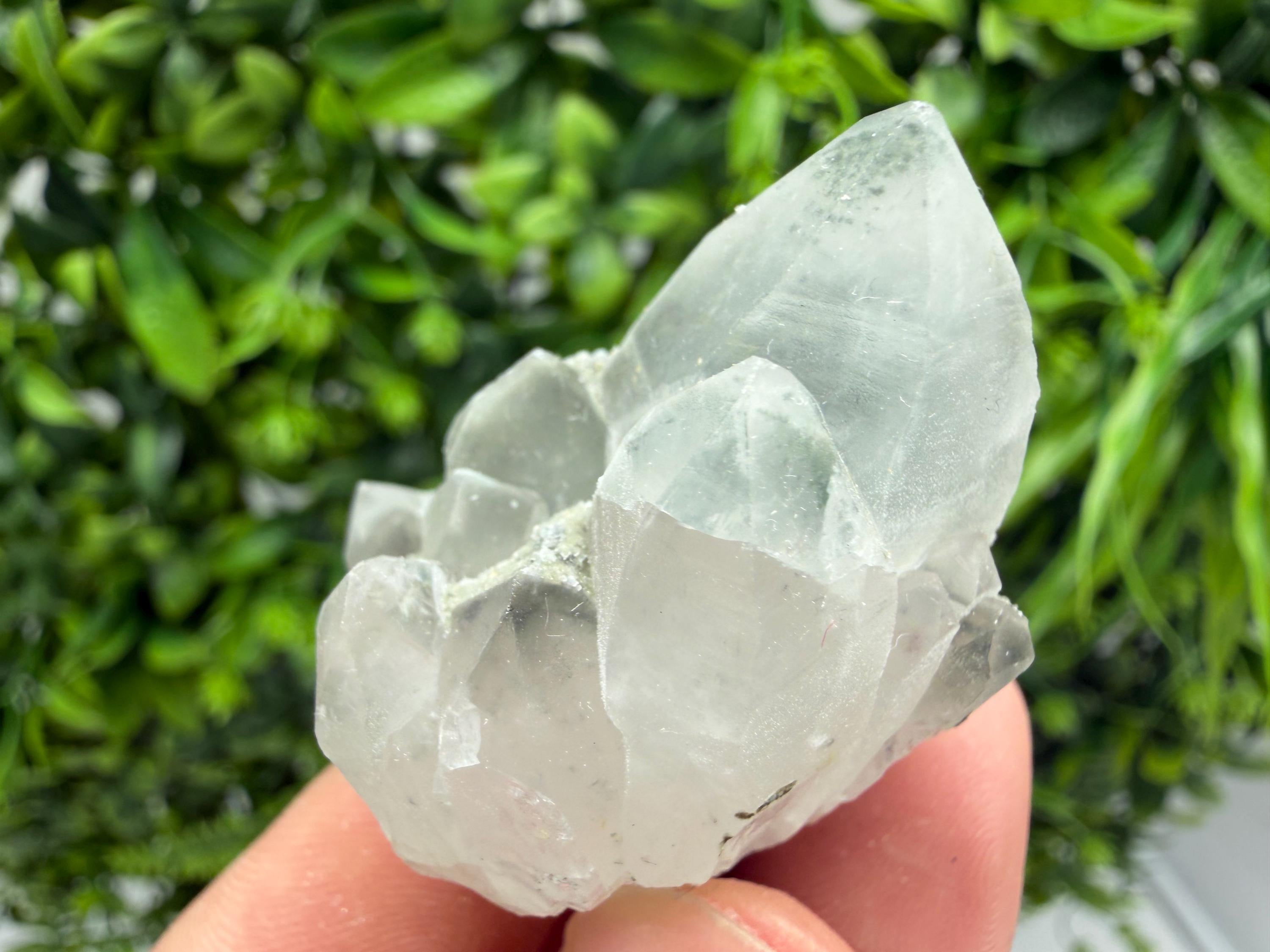 Wonderful Transparent Quartz whit Chlorite ,From 9th September mine,Madan,Bulgaria,Quartz,Quartz crystal,mineral specimen,collection quartz
