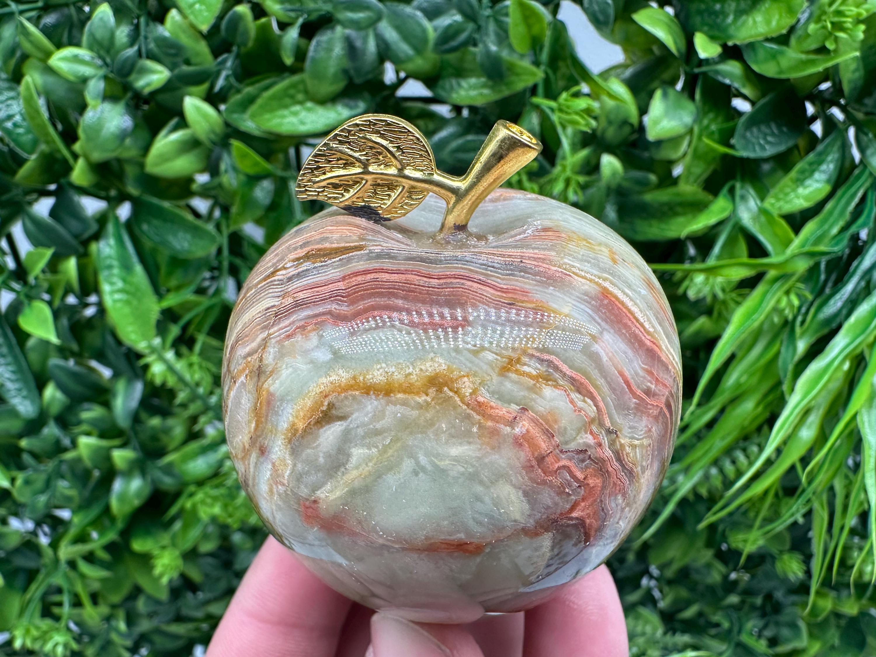 Handcrafted Marbled Onyx Apple Sculpture: Natural Stone Decor