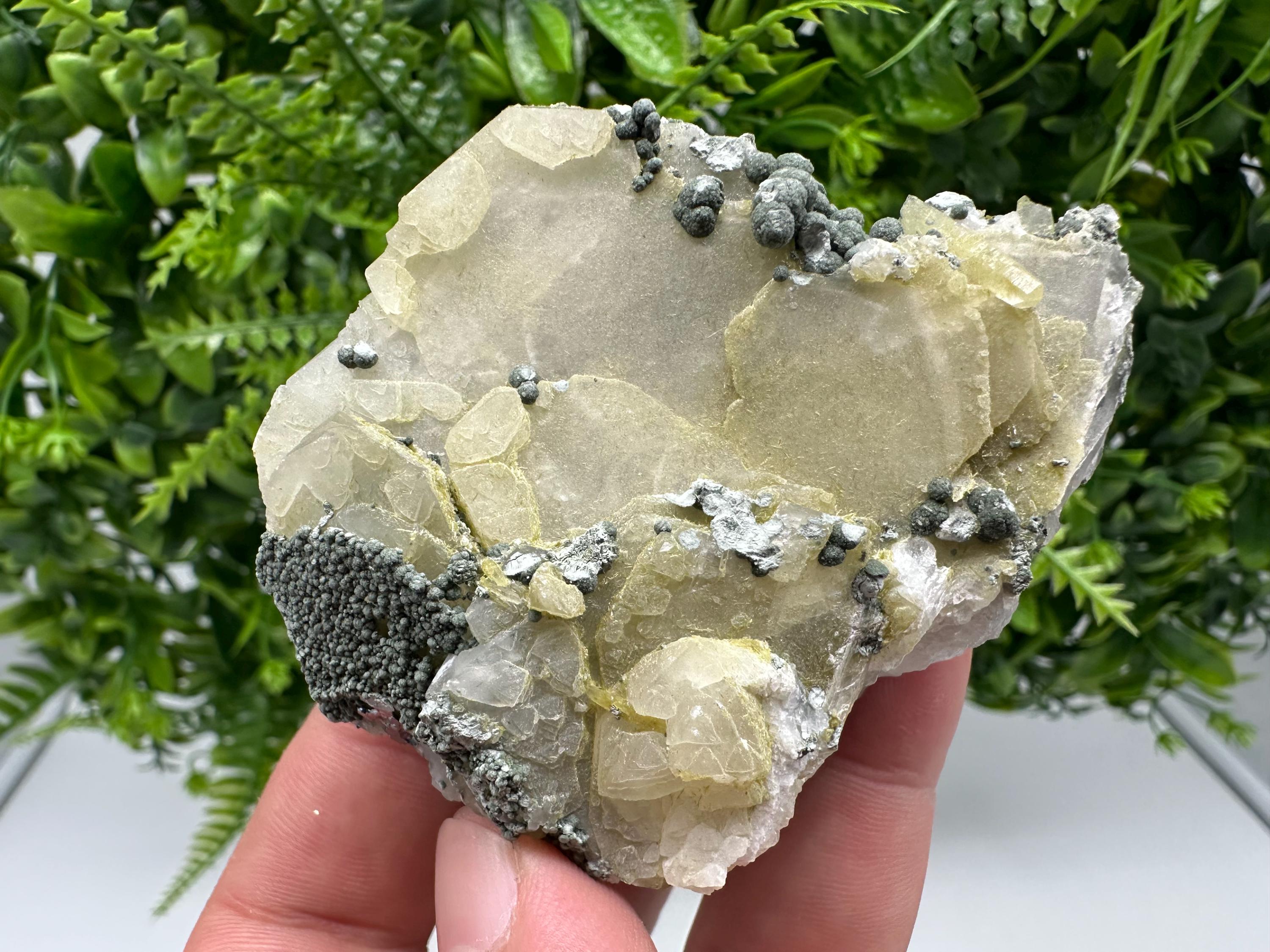 UV Mangano Calcite Cluster: Borieva Mine, Bulgaria