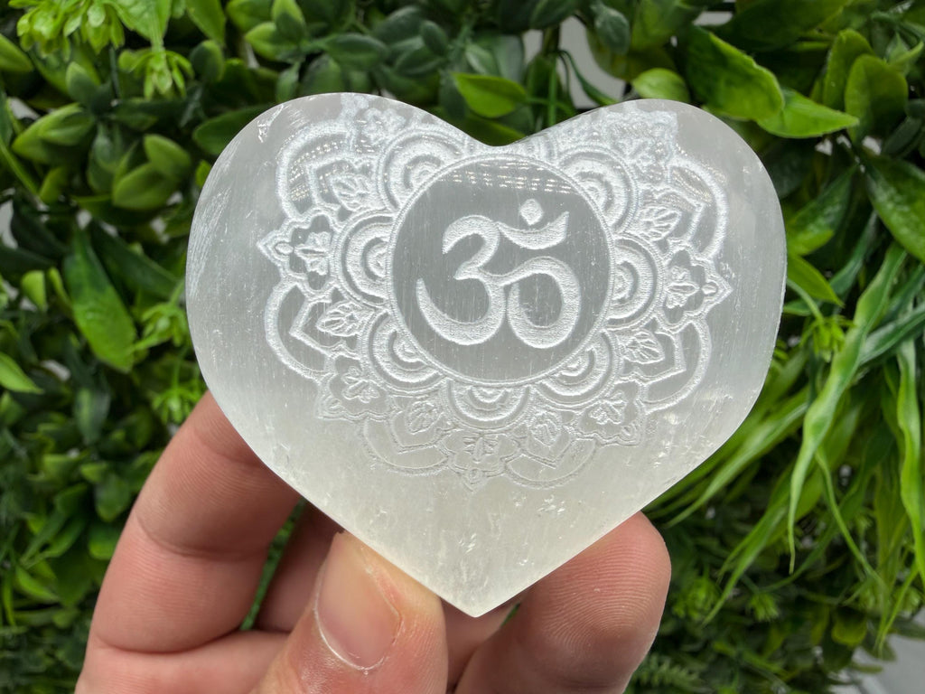 Selenite Heart with Om Symbol – Crystal Heart – Reiki Healing Crystal – Meditation Stone – Spiritual Altar Decor – Sacred Om Crystal