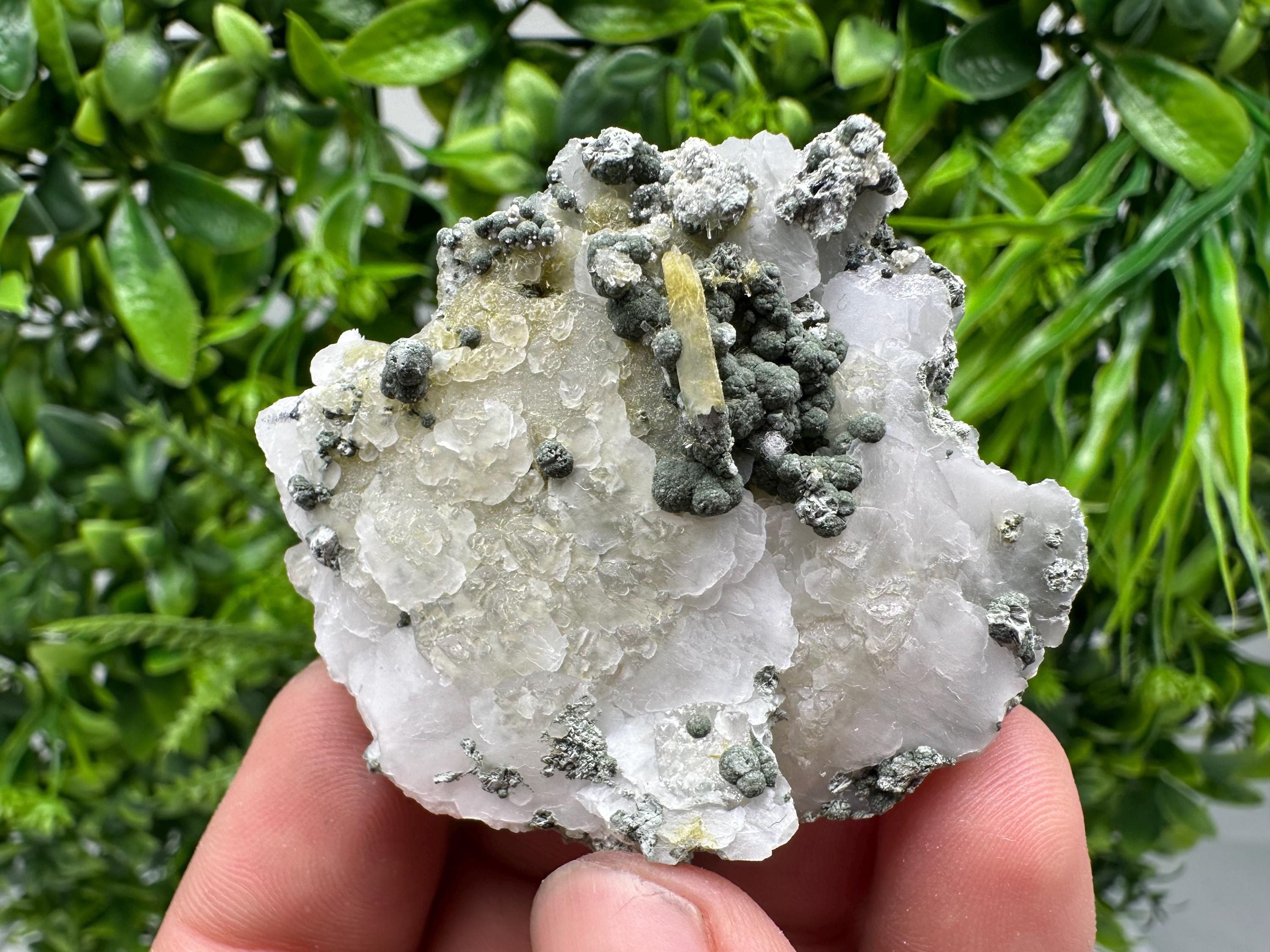 Wonderful,UV Mangano Calcite from Borieva mine Madan Bulgaria natural minerals souvenir crystal collection home decor souvenir gift stone
