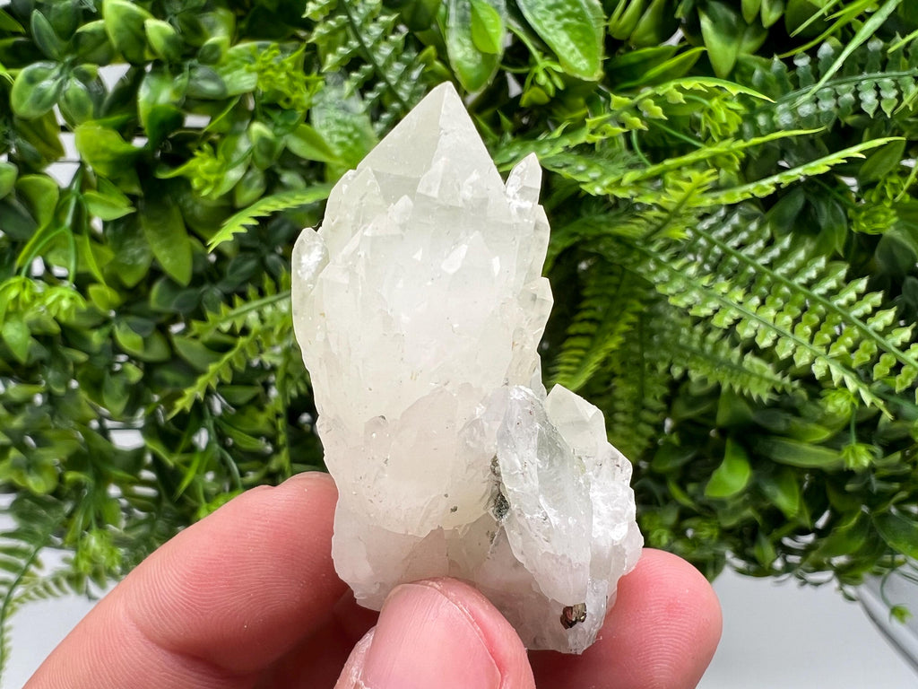 Wonderful Transparent Quartz whit Chlorite ,From 9th September mine,Madan,Bulgaria,Quartz,Quartz crystal,mineral specimen,collection quartz