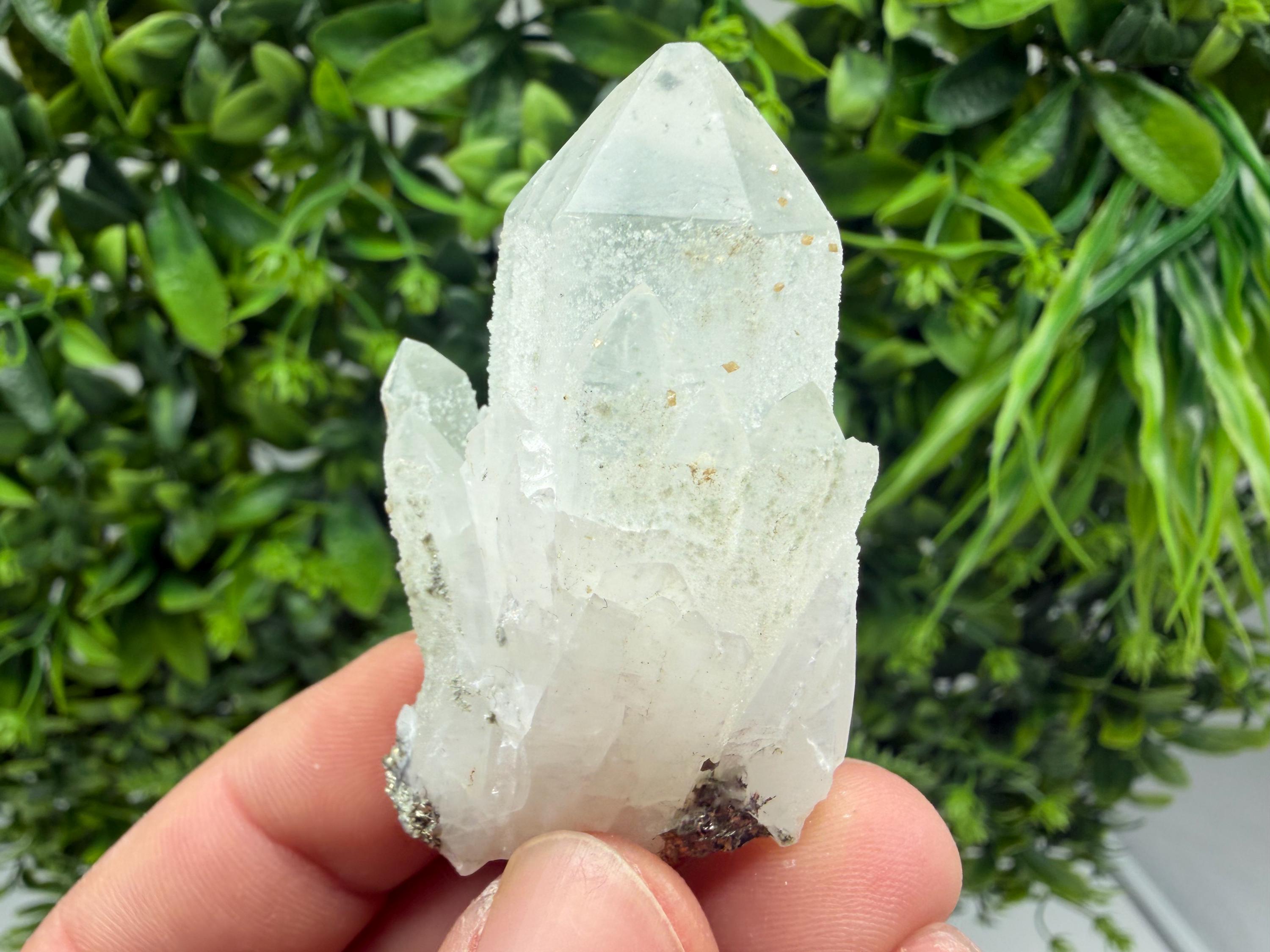 Wonderful Transparent Quartz whit Chlorite ,From 9th September mine,Madan,Bulgaria,Quartz,Quartz crystal,mineral specimen,collection quartz