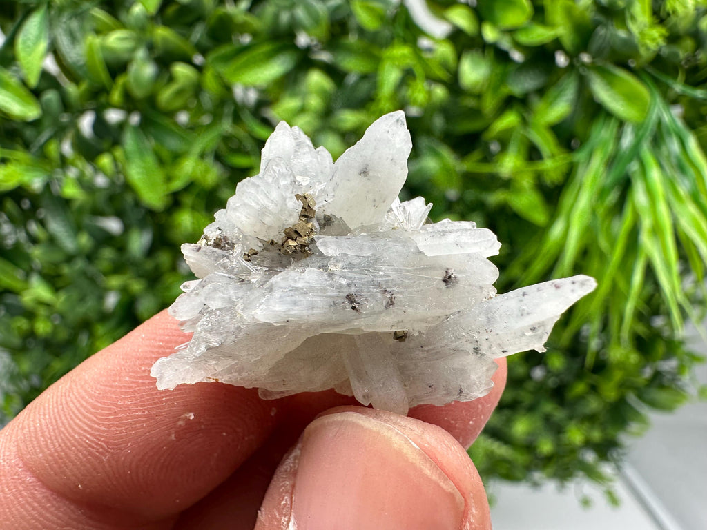 Lovely specimen Green Quartz inclusions Chlorite and Sphalerite/ Natural minerals/ Souvenir crystal gift minerals famous 9th September/Madan