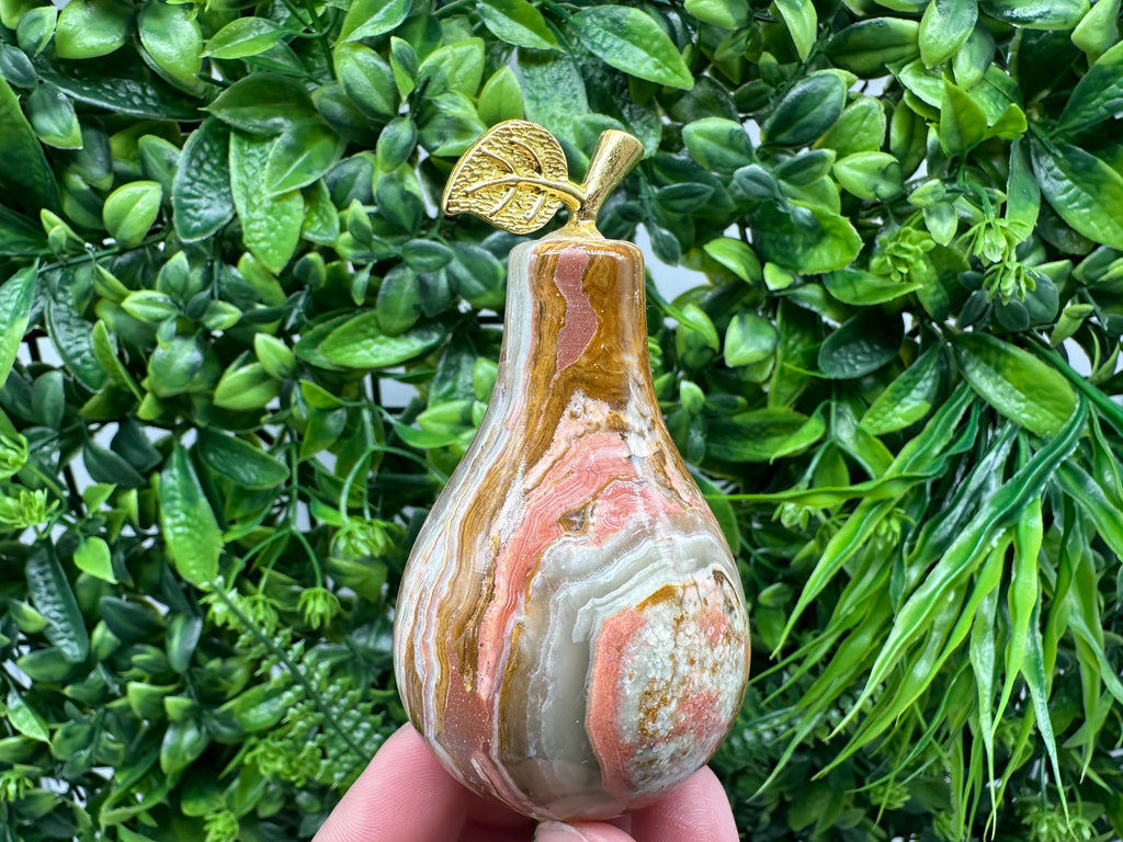 Handcrafted Marbled Onyx Pear Sculpture: Natural Stone Decor