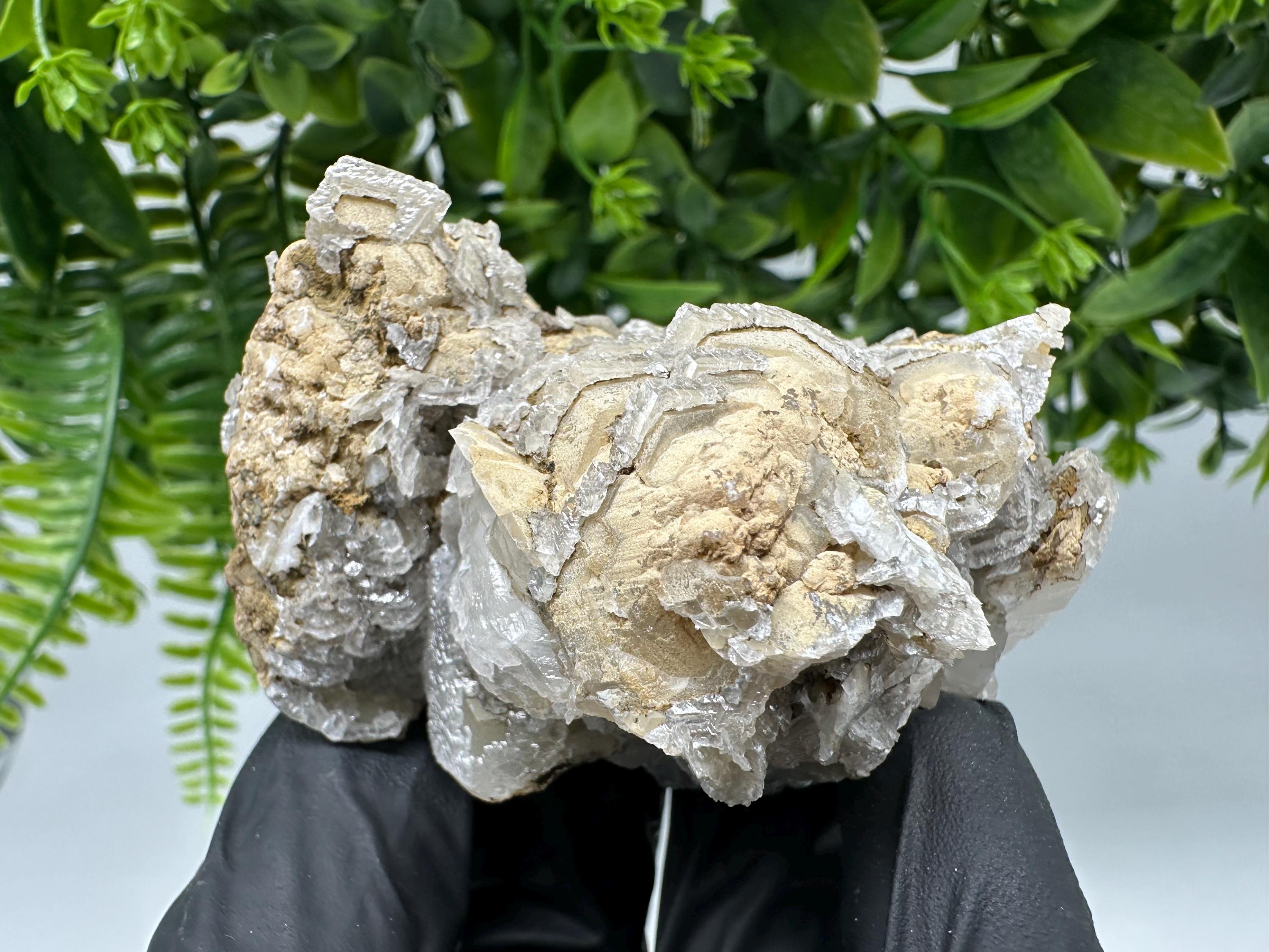 Calcite on Quartz,Chlorite from Borieva mine,Madan,Bulgaria,mineral specimen,collected crystal,geological minerals,collecting crystal