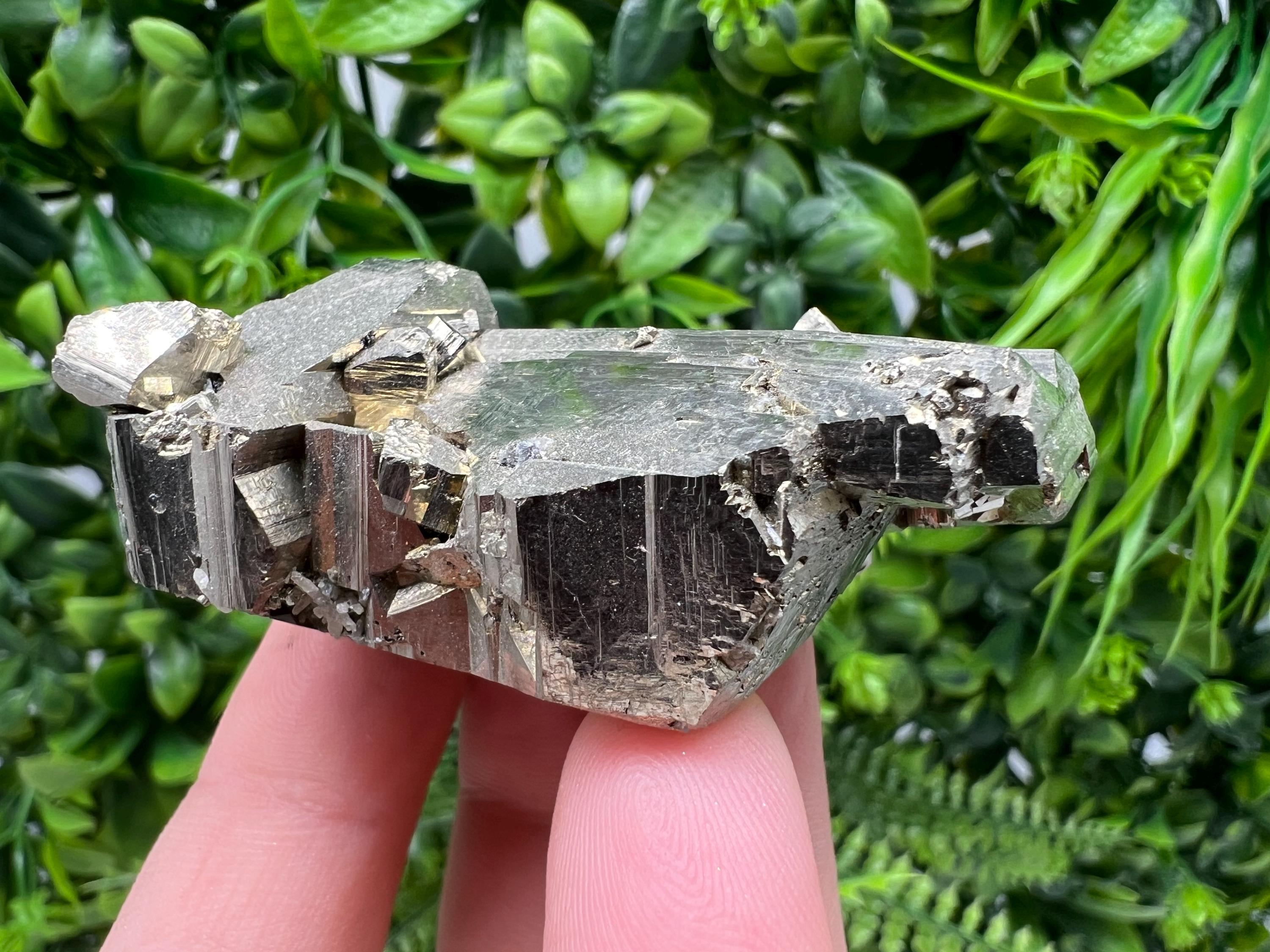 Rare crystallisation Pyrite,Borieva mine,Bulgaria,floating Pyrite,golden Pyrite,Pyrite cluster,mini Collection specimen,Rainbow Pyrite