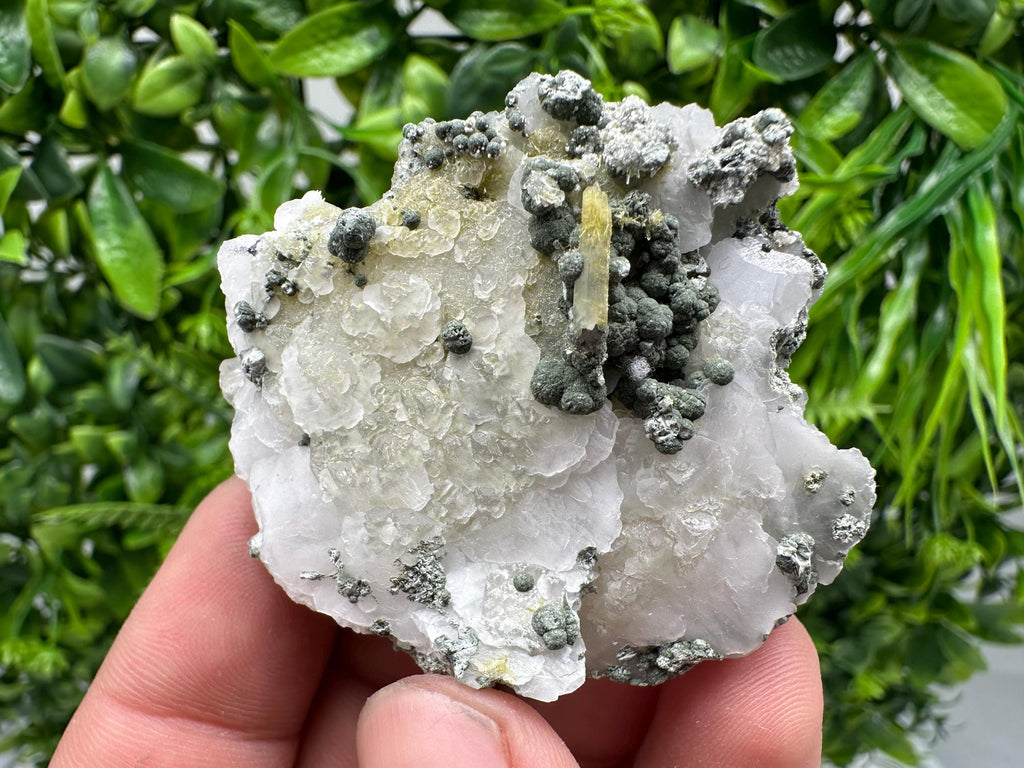 Wonderful,UV Mangano Calcite from Borieva mine Madan Bulgaria natural minerals souvenir crystal collection home decor souvenir gift stone