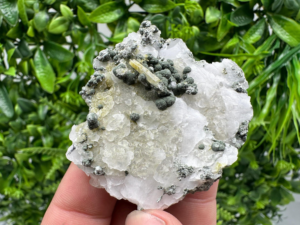Wonderful,UV Mangano Calcite from Borieva mine Madan Bulgaria natural minerals souvenir crystal collection home decor souvenir gift stone