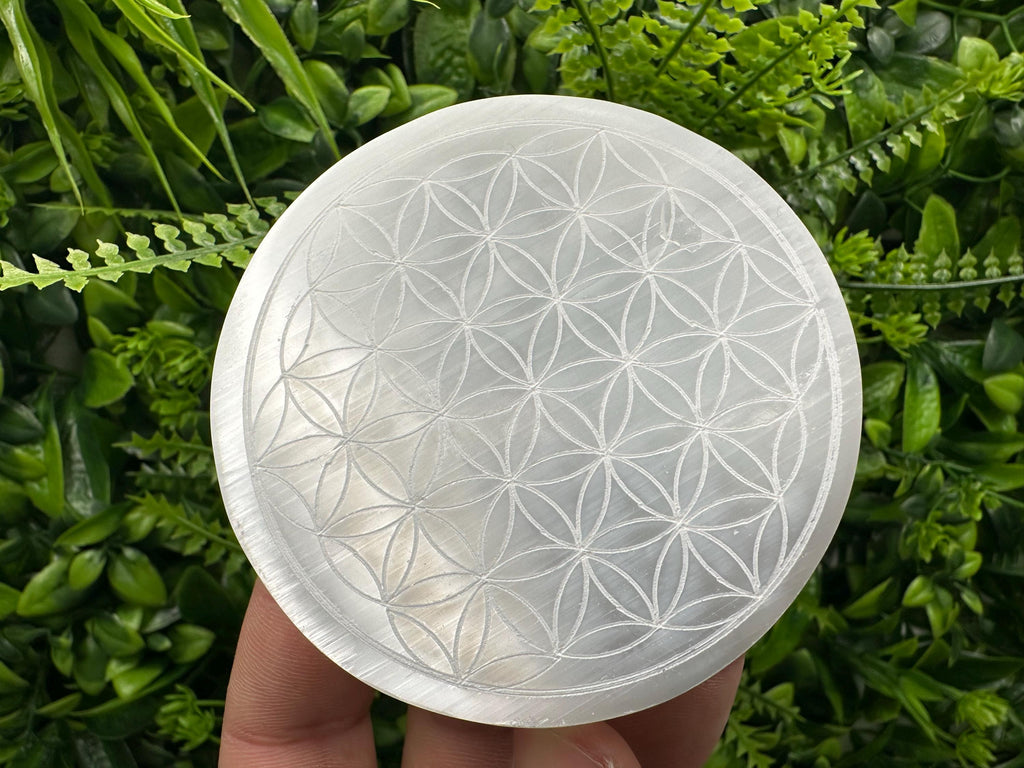 Flower of Life Selenite Plate: Crystal Recharging & Purification (8/8cm)