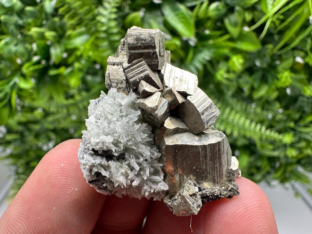 Aesthetic Sphalerite whit Calcite,Pyrite from 9th September mine,Madan,Bulgaria,natural,collection mineral specimen,Home decor stone,gift