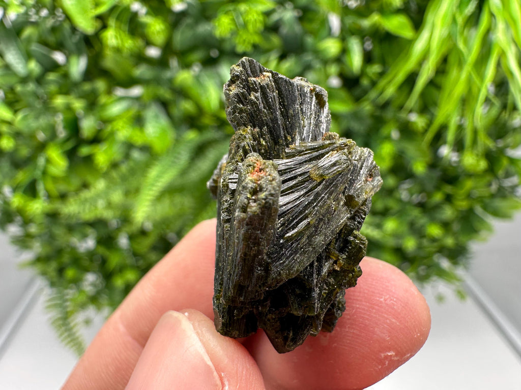 Rare Green Epidote whit Barite From Morocco,Epidote,Mini Collections Epidote,rare mineral Specimen,green epidote,Barite,crystal,Morocco min
