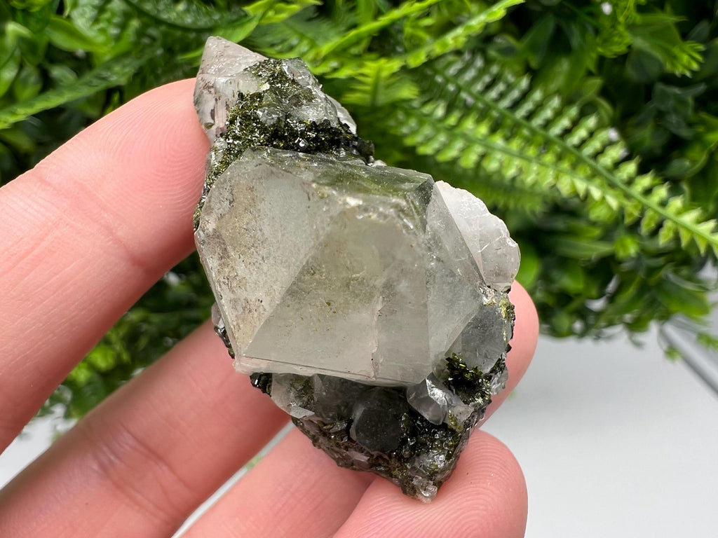 Stunning,Epidote with Quartz from Hakkari Turkey,Rainbow EPIDOTE,Mineral,Collection,Collection’s,GIFT,Epidote Crystal,Epidote from Turkey