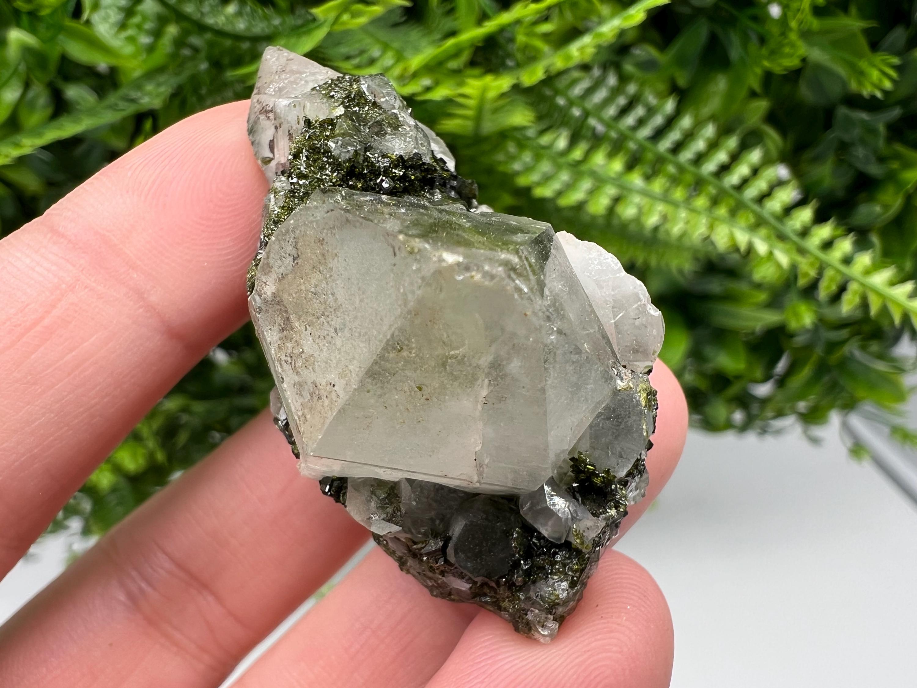 Stunning,Epidote with Quartz from Hakkari Turkey,Rainbow EPIDOTE,Mineral,Collection,Collection’s,GIFT,Epidote Crystal,Epidote from Turkey