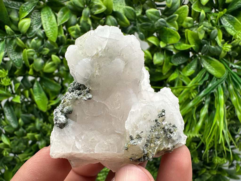 UV Mangano Calcite Crystal: Borieva Mine, Bulgaria