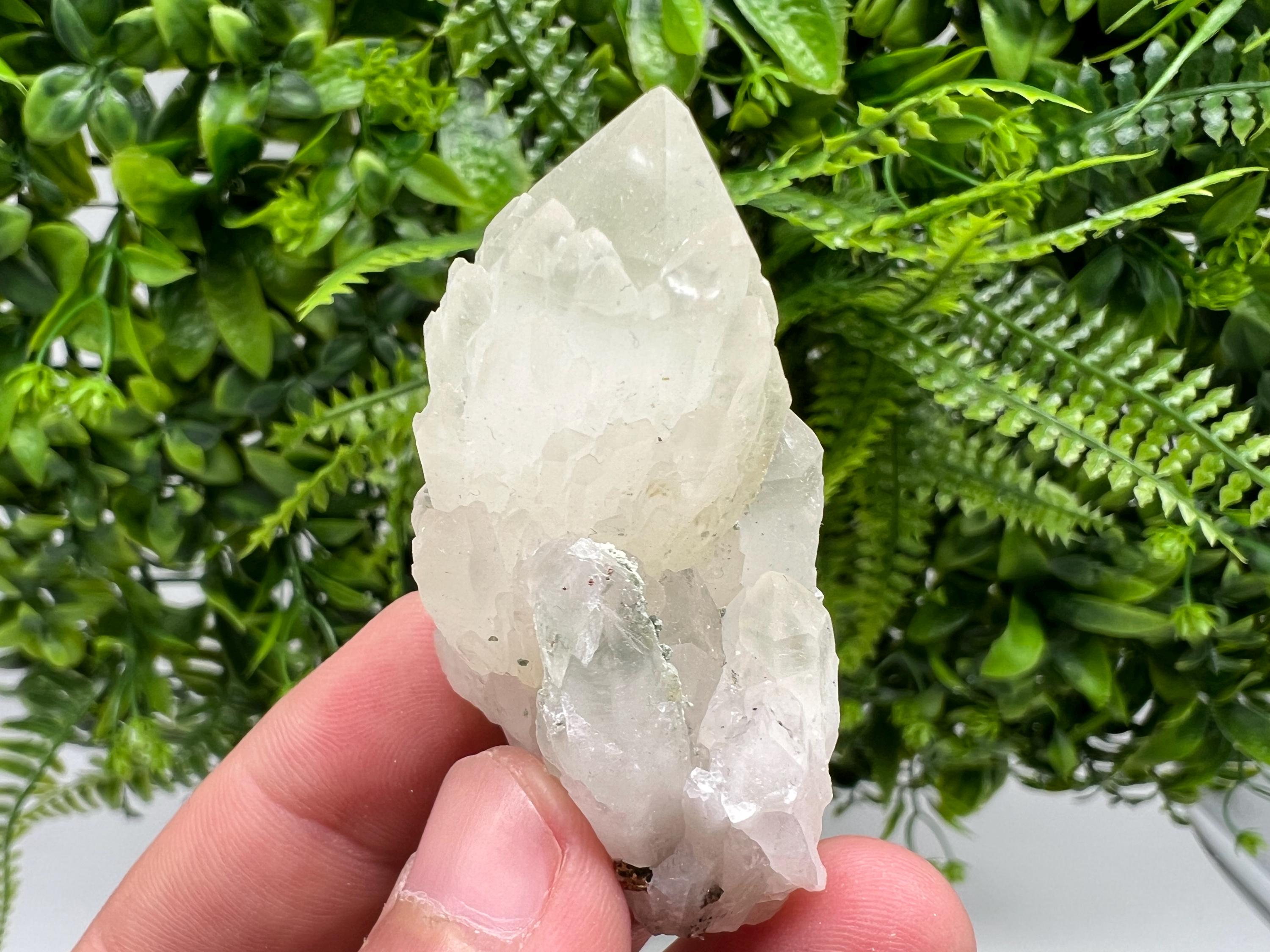 Wonderful Transparent Quartz whit Chlorite ,From 9th September mine,Madan,Bulgaria,Quartz,Quartz crystal,mineral specimen,collection quartz