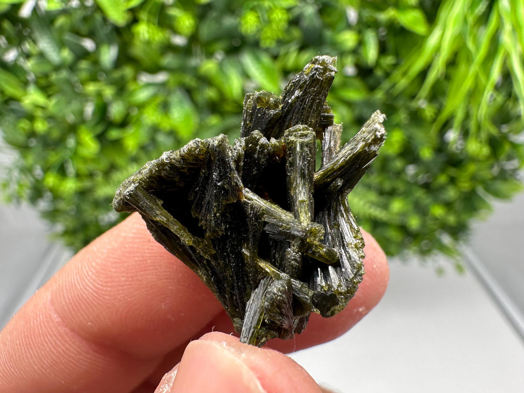 Rare Green Epidote whit Barite From Morocco,Epidote,Mini Collections Epidote,rare mineral Specimen,green epidote,Barite,crystal,Morocco min
