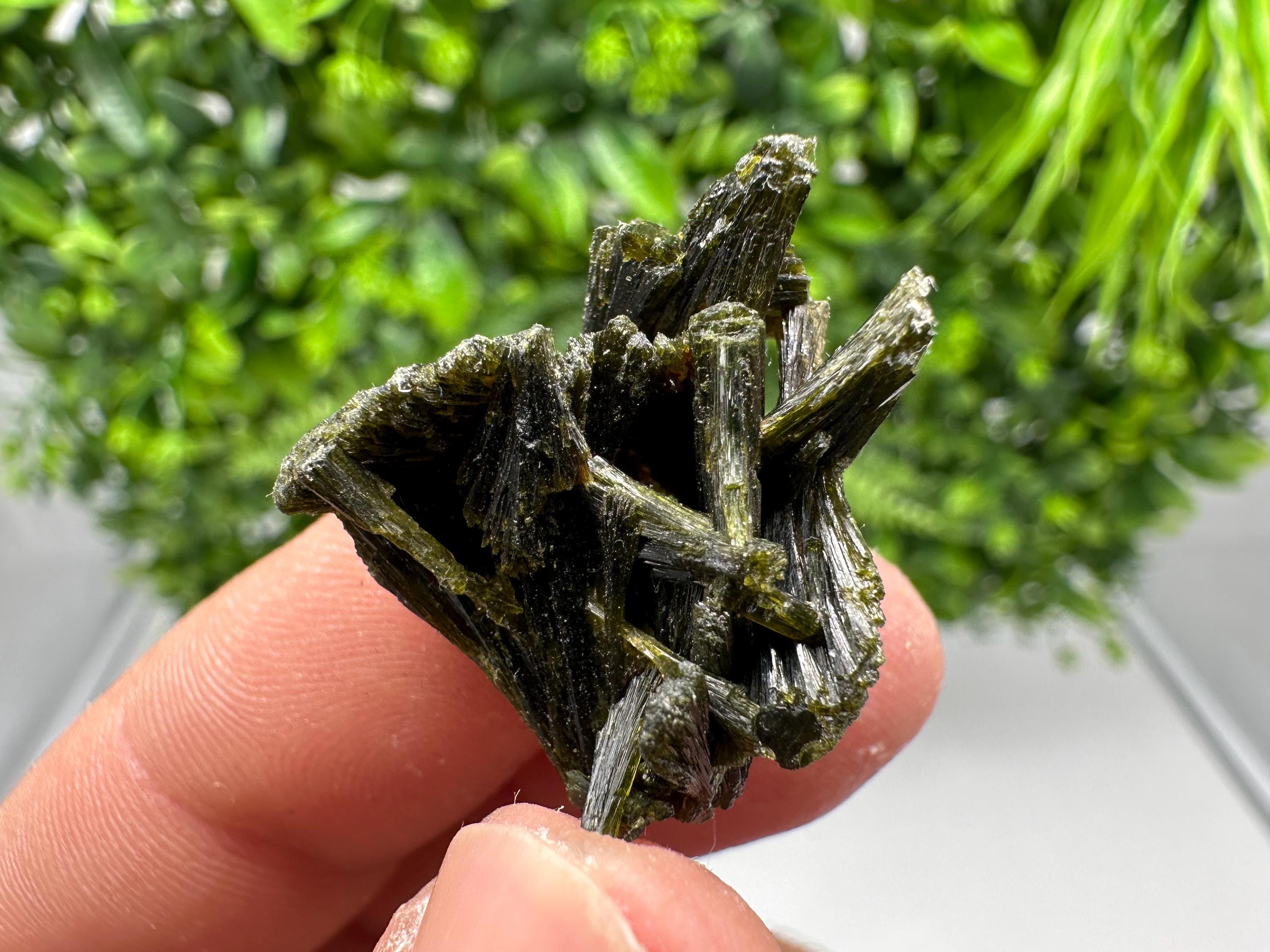 Rare Green Epidote whit Barite From Morocco,Epidote,Mini Collections Epidote,rare mineral Specimen,green epidote,Barite,crystal,Morocco min