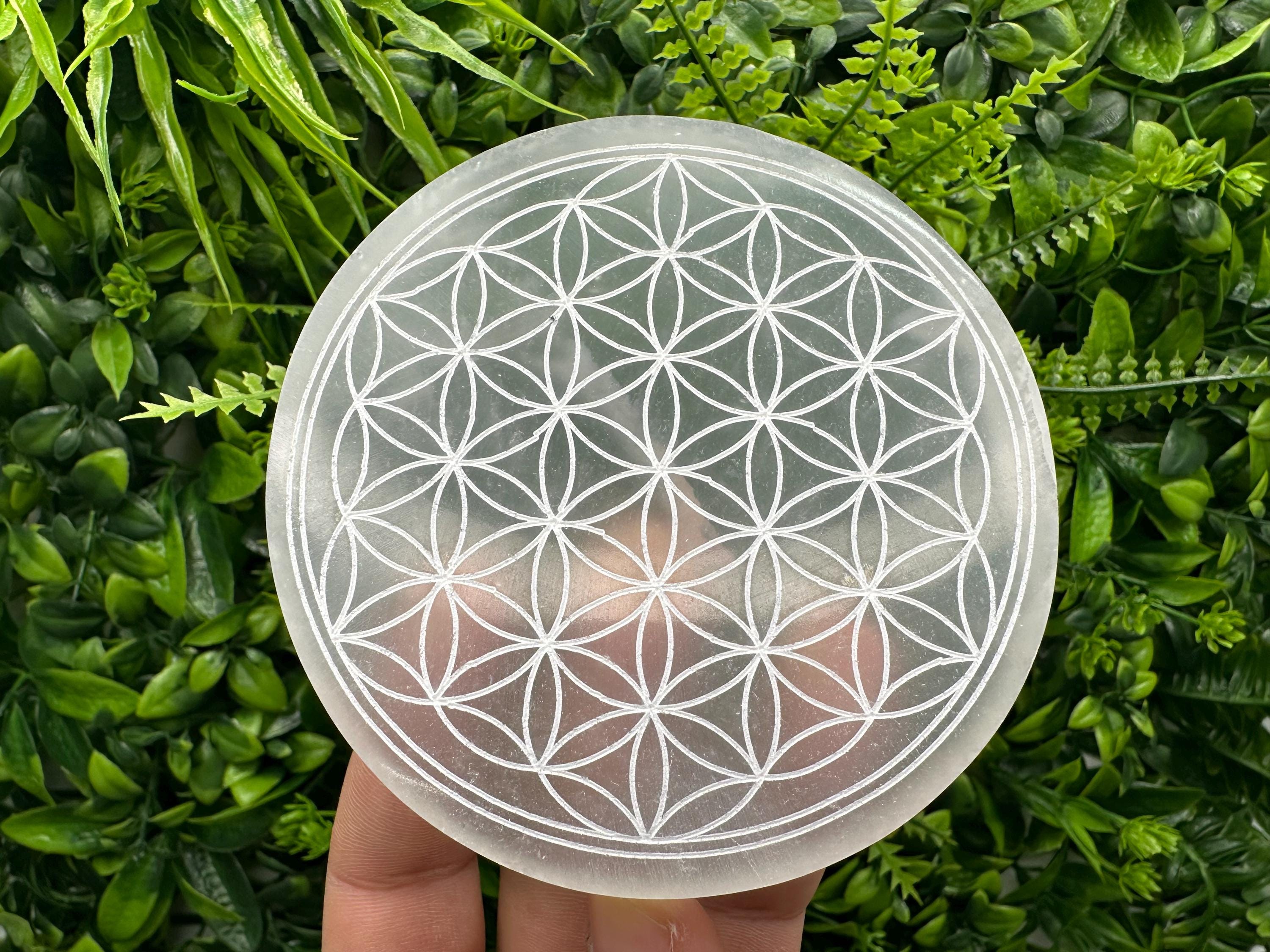 Flower of Life Selenite Plate: Crystal Recharging & Purification (10/10cm)