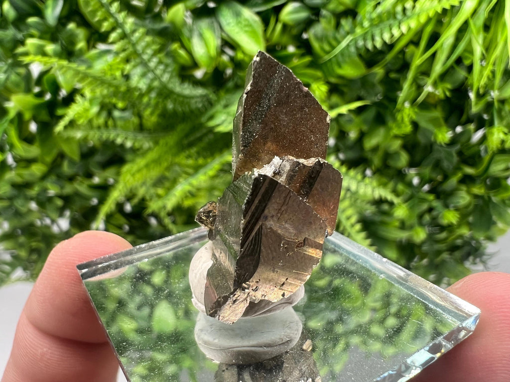 Mini Rare crystallisation Pyrite,Borieva mine,Bulgaria,floating Pyrite,golden Pyrite,Pyrite cluster,mini Collection specimen,Rainbow Pyrite