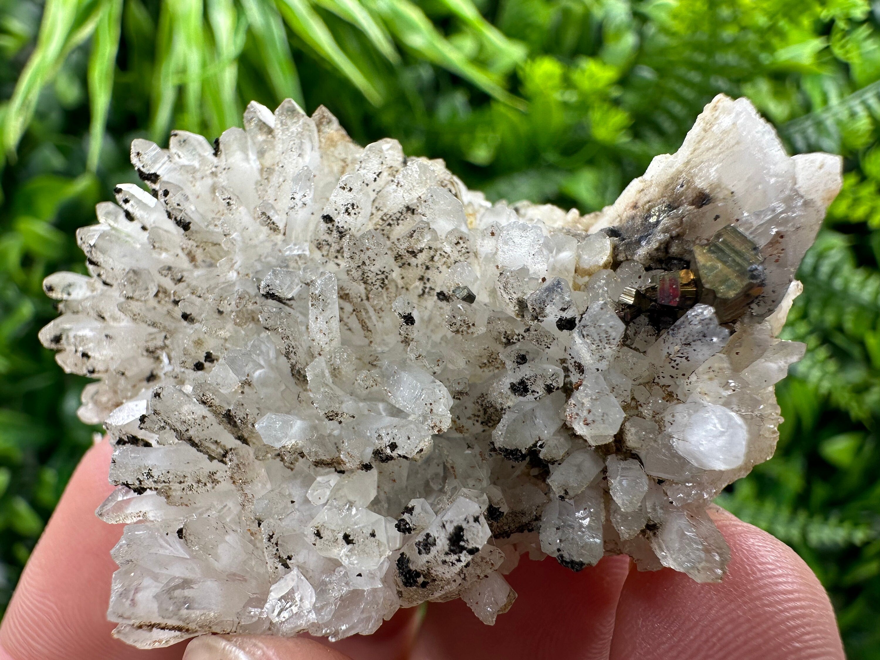 Quartz Crystal Cluster: Natural Minerals, Home Decor Stone