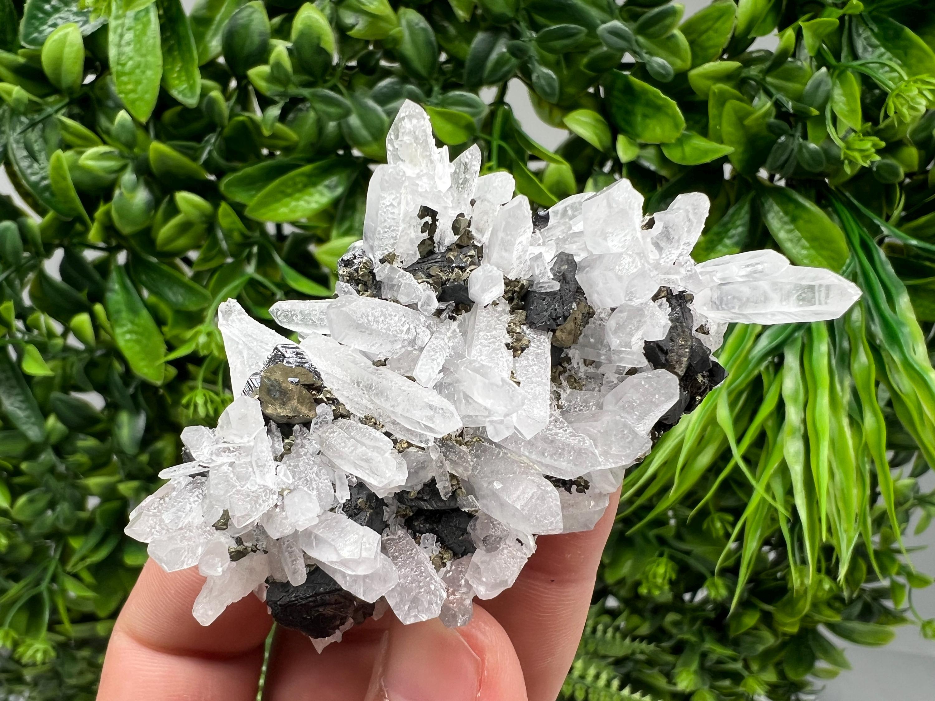 Wonderful Sphalerite Chalcopyrite on Green Quartz whit Hematite feom 9 th September mine,Bulgaria,natural,collection mineral specimen,gift