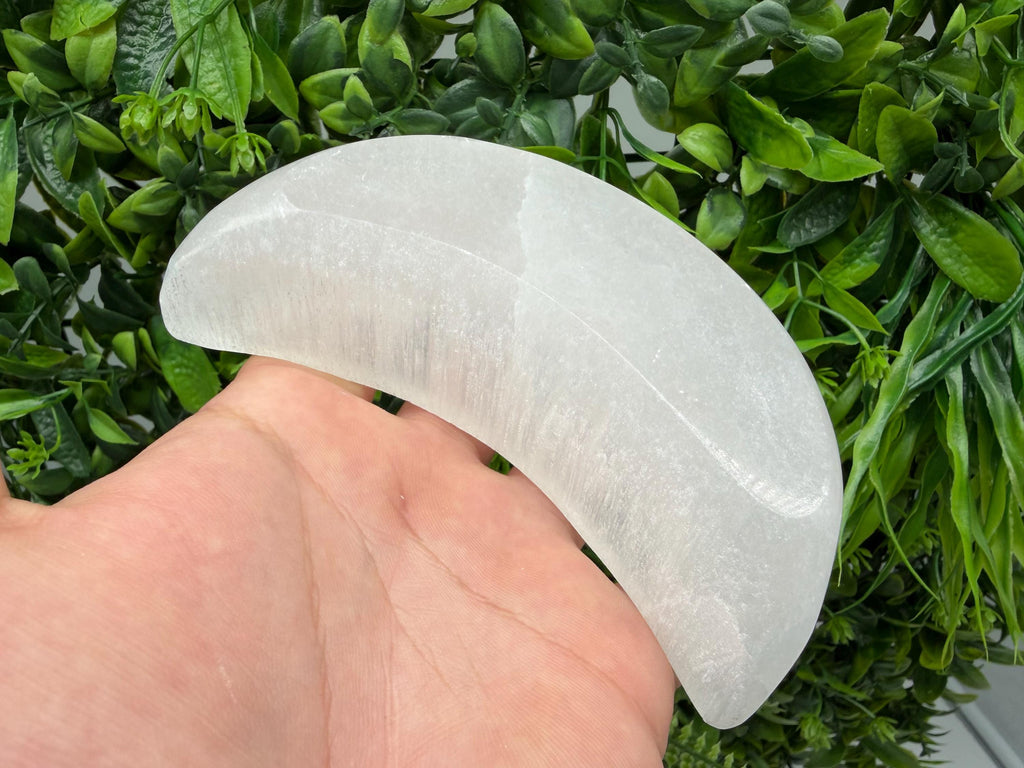 Selenite Crystal Charging Bowl – Natural Hand-Carved Cleansing Dish for Altar Decor