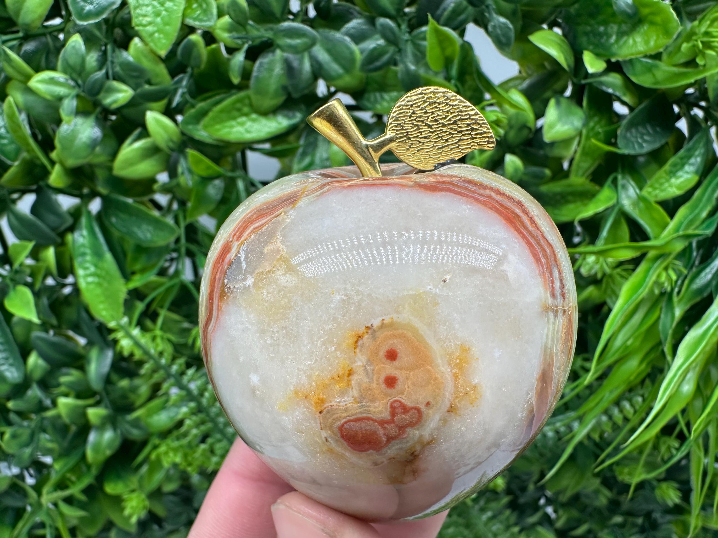 Handcrafted Marbled Onyx Apple Sculpture: Natural Stone Decor