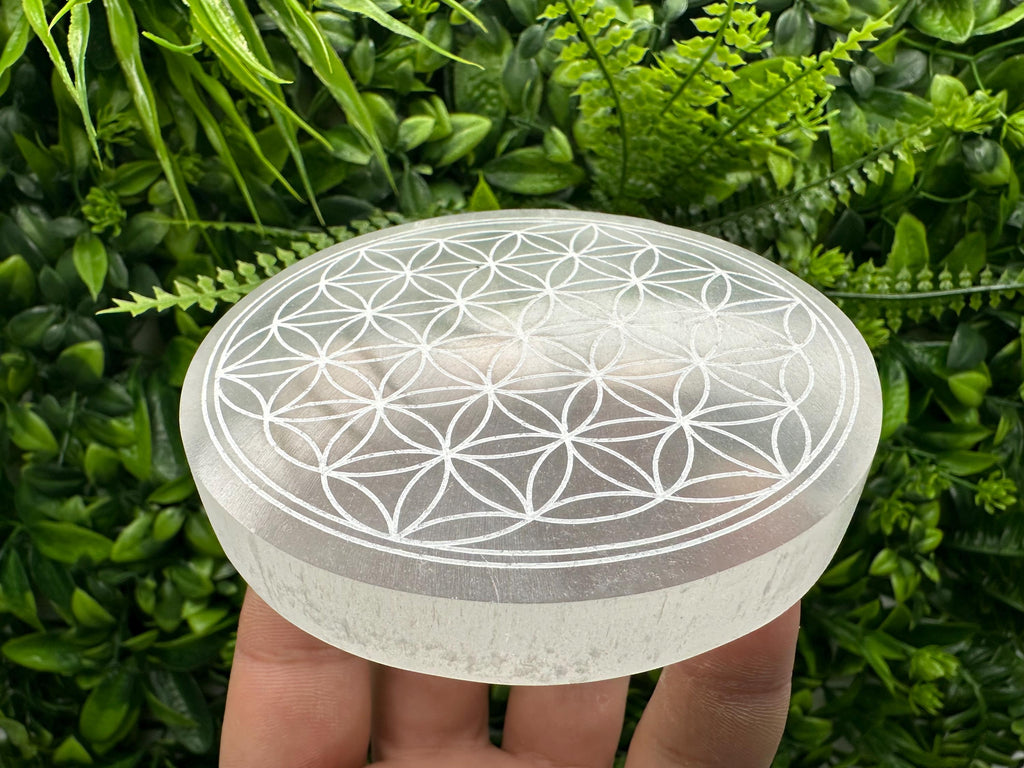Flower of Life Selenite Plate: Crystal Recharging & Purification (10/10cm)