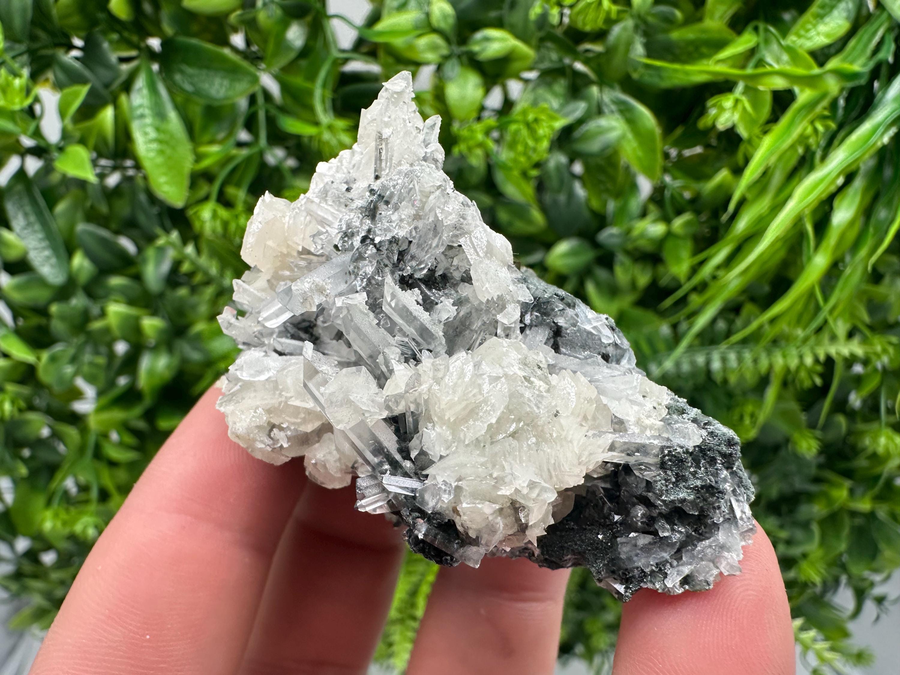 Wonderful UV fluorescence Calcite on Sphalerite,Quartz from Borieva mine,Bulgaria,natural mineral,souvenir crystal,home decor,collection cls