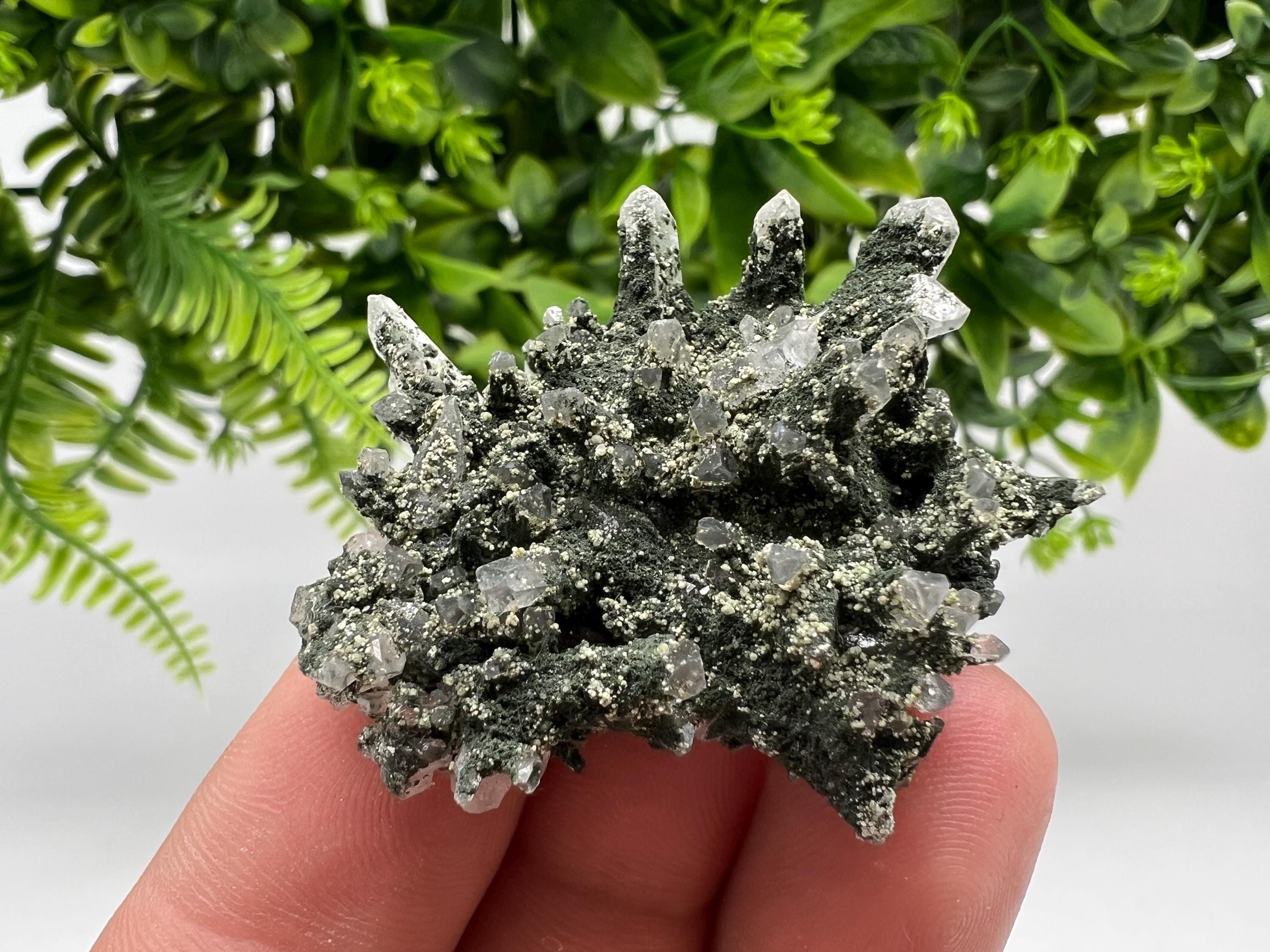 Quartz whit Brown Rhodochrosite from Djurcovo mine,Bulgaria,Quartz,Rhodochrosite cluster,natural mineral,collection crystal,mineral specimen