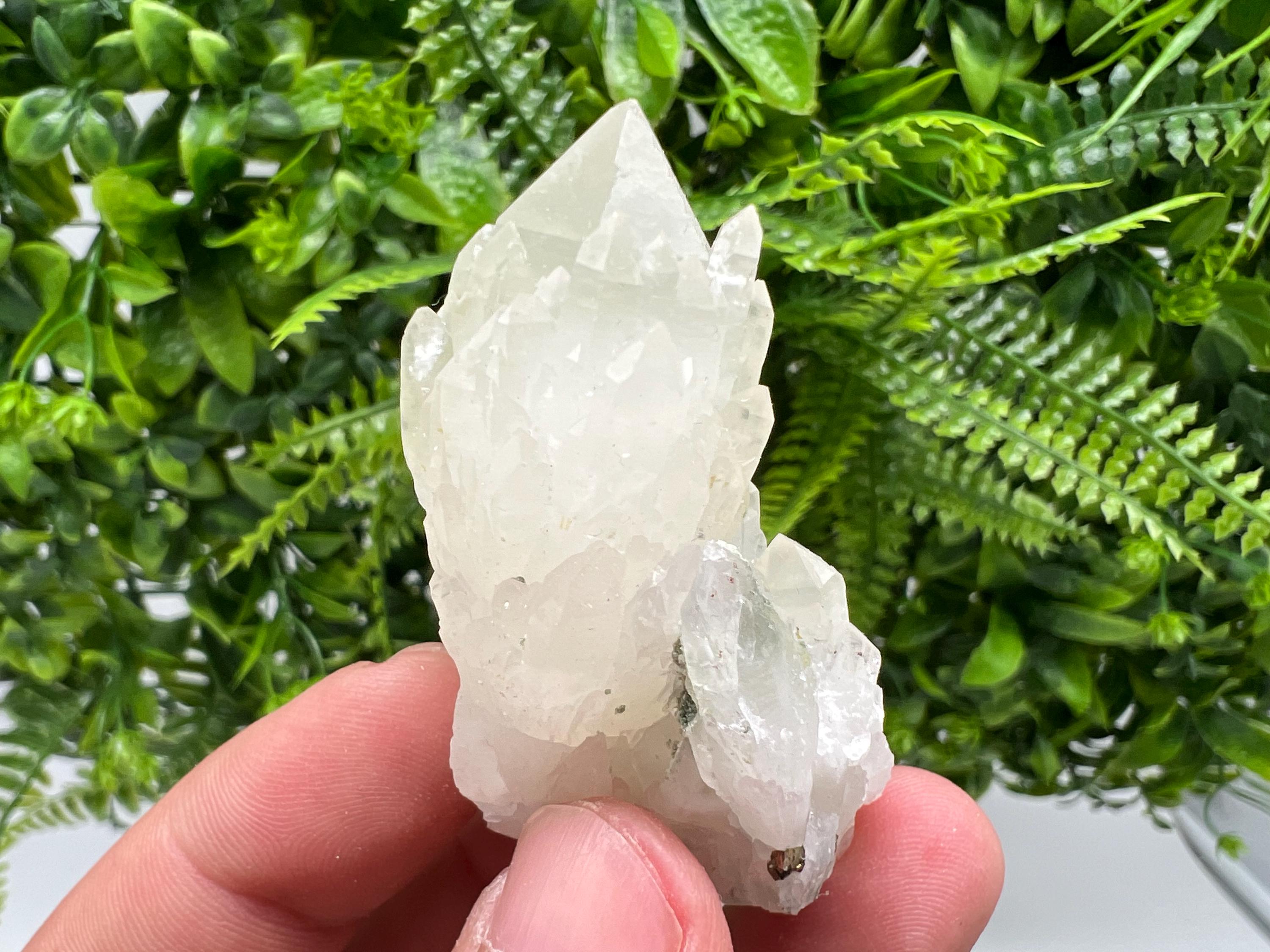 Wonderful Transparent Quartz whit Chlorite ,From 9th September mine,Madan,Bulgaria,Quartz,Quartz crystal,mineral specimen,collection quartz