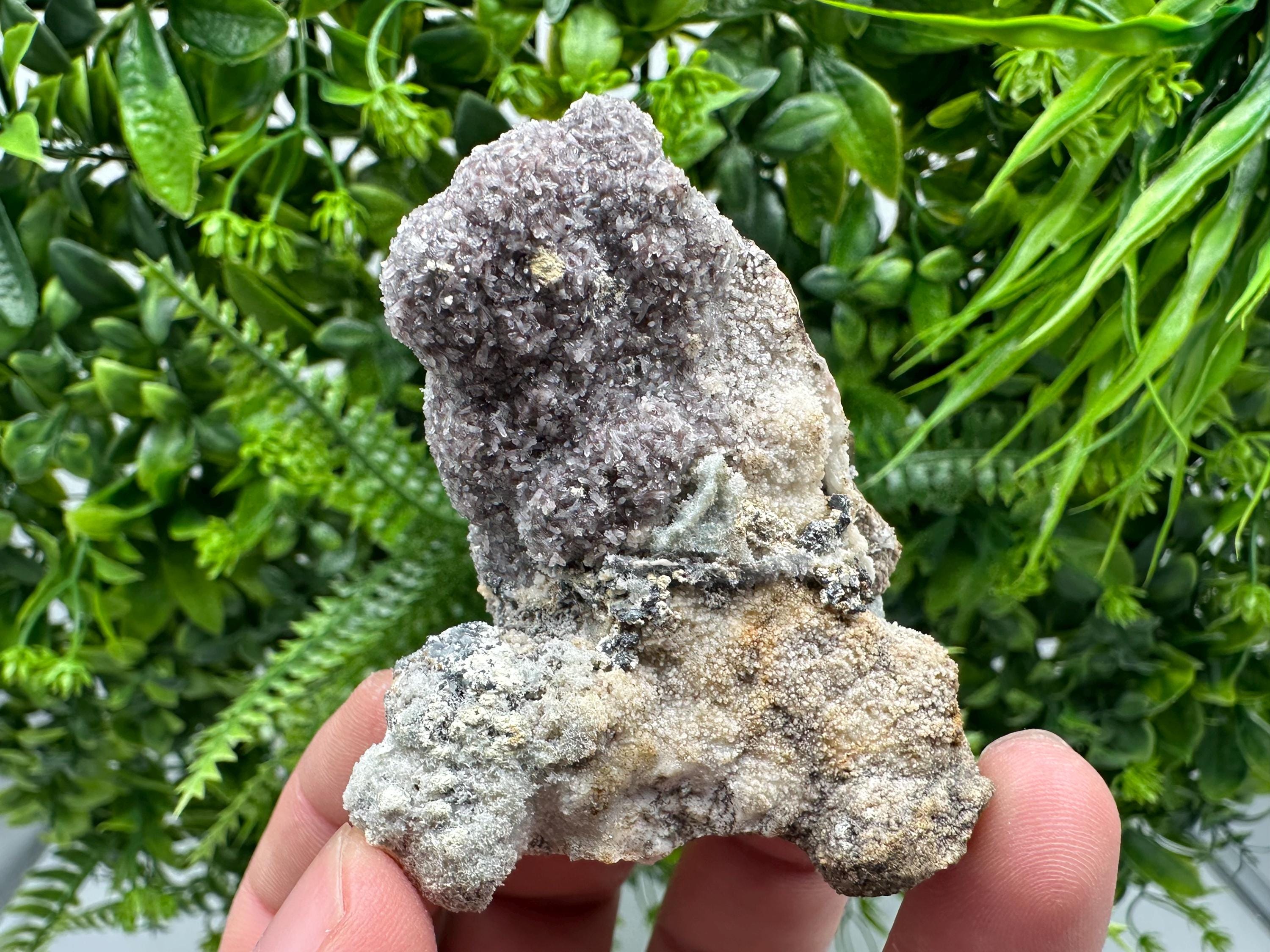 Wonderful Red Chalcedony,chlorite inclusion from 9th September mine,Bulgaria,natural,collection mineral specimen,home decor stone,gift cryst
