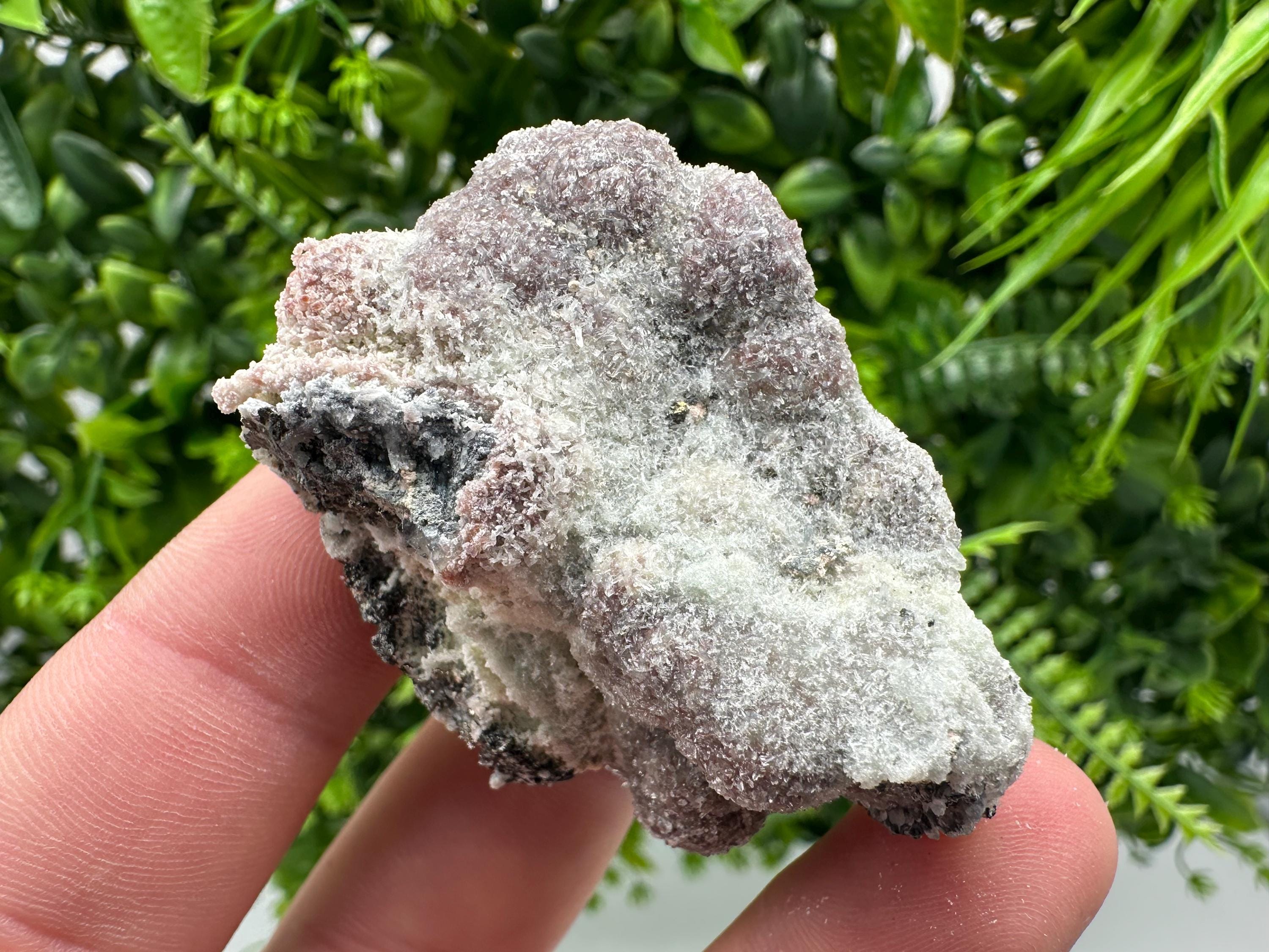 Wonderful Red Chalcedony,chlorite inclusion from 9th September mine,Bulgaria,natural,collection mineral specimen,home decor stone,gift cryst