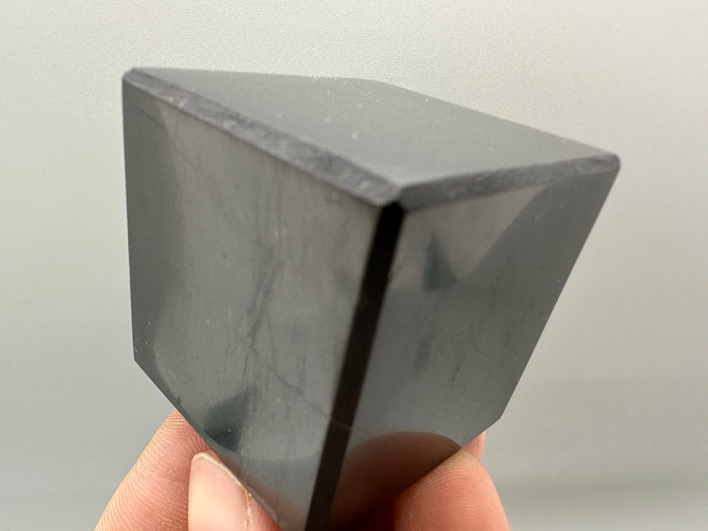 Shungite Crystal Cube (4cm): EMF & 5G Protection, Healing Stone