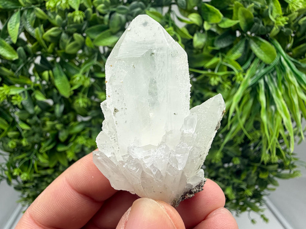 Wonderful Transparent Quartz whit Chlorite ,From 9th September mine,Madan,Bulgaria,Quartz,Quartz crystal,mineral specimen,collection quartz
