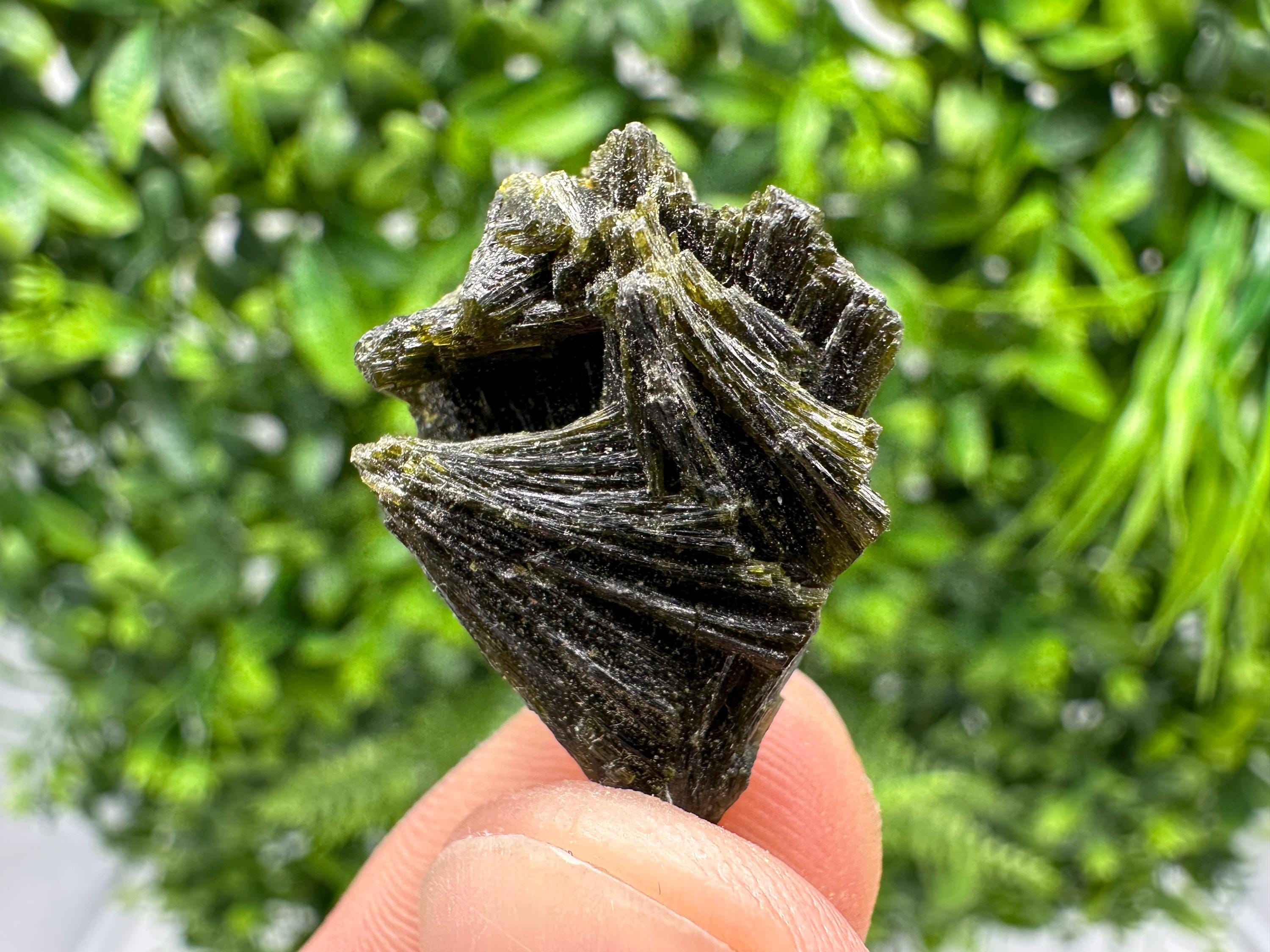 Rare Green Epidote whit Barite From Morocco,Epidote,Mini Collections Epidote,rare mineral Specimen,green epidote,Barite,crystal,Morocco min