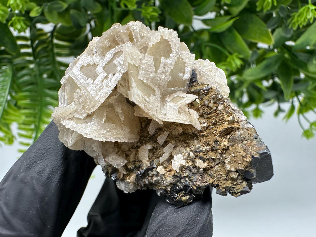 Calcite on Quartz,Chlorite from Borieva mine,Madan,Bulgaria,mineral specimen,collected crystal,geological minerals,collecting crystal