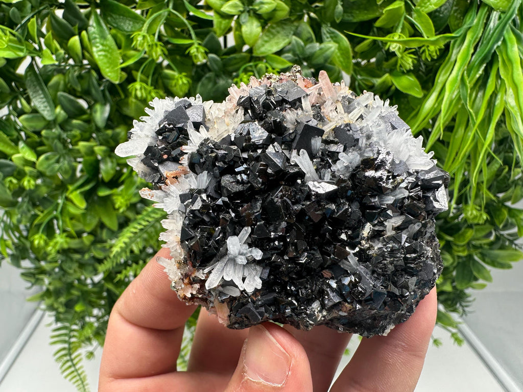 Wonderful Quartz whit Black Sphalerite natural,mineral,souvenirs,crystal,home decor stone,collection Quartz cluster Krushev dol Bulgaria