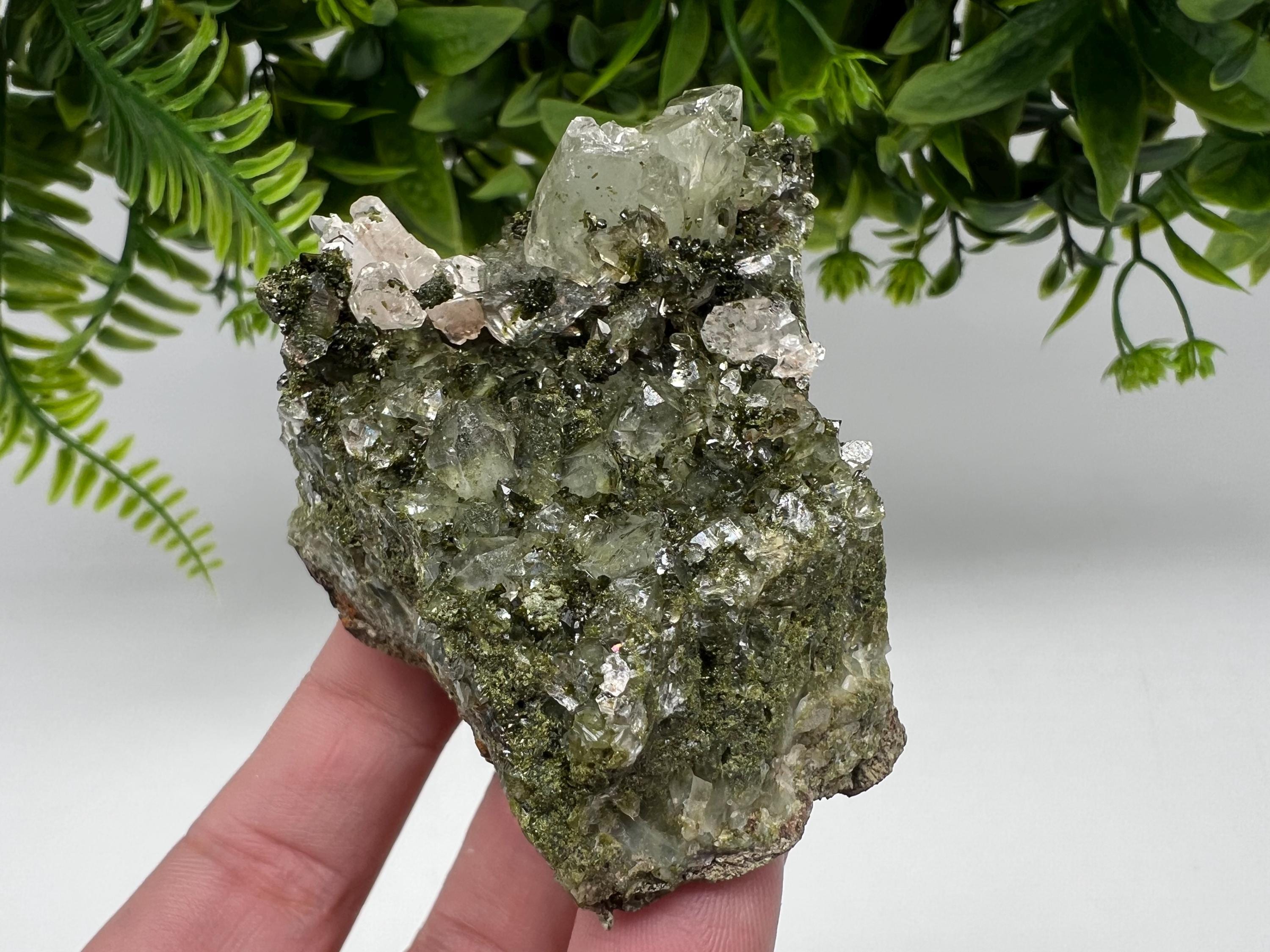 Stunning,Epidote with Quartz from Hakkari Turkey,Rainbow EPIDOTE,Mineral,Collection,Collection’s,GIFT,Epidote Crystal,Epidote from Turkey