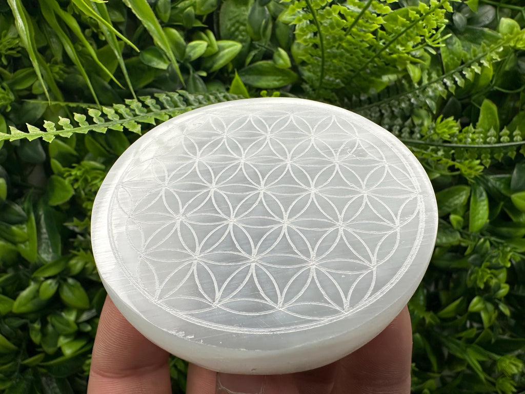 Flower of Life Selenite Plate: Crystal Recharging & Purification (8/8cm)