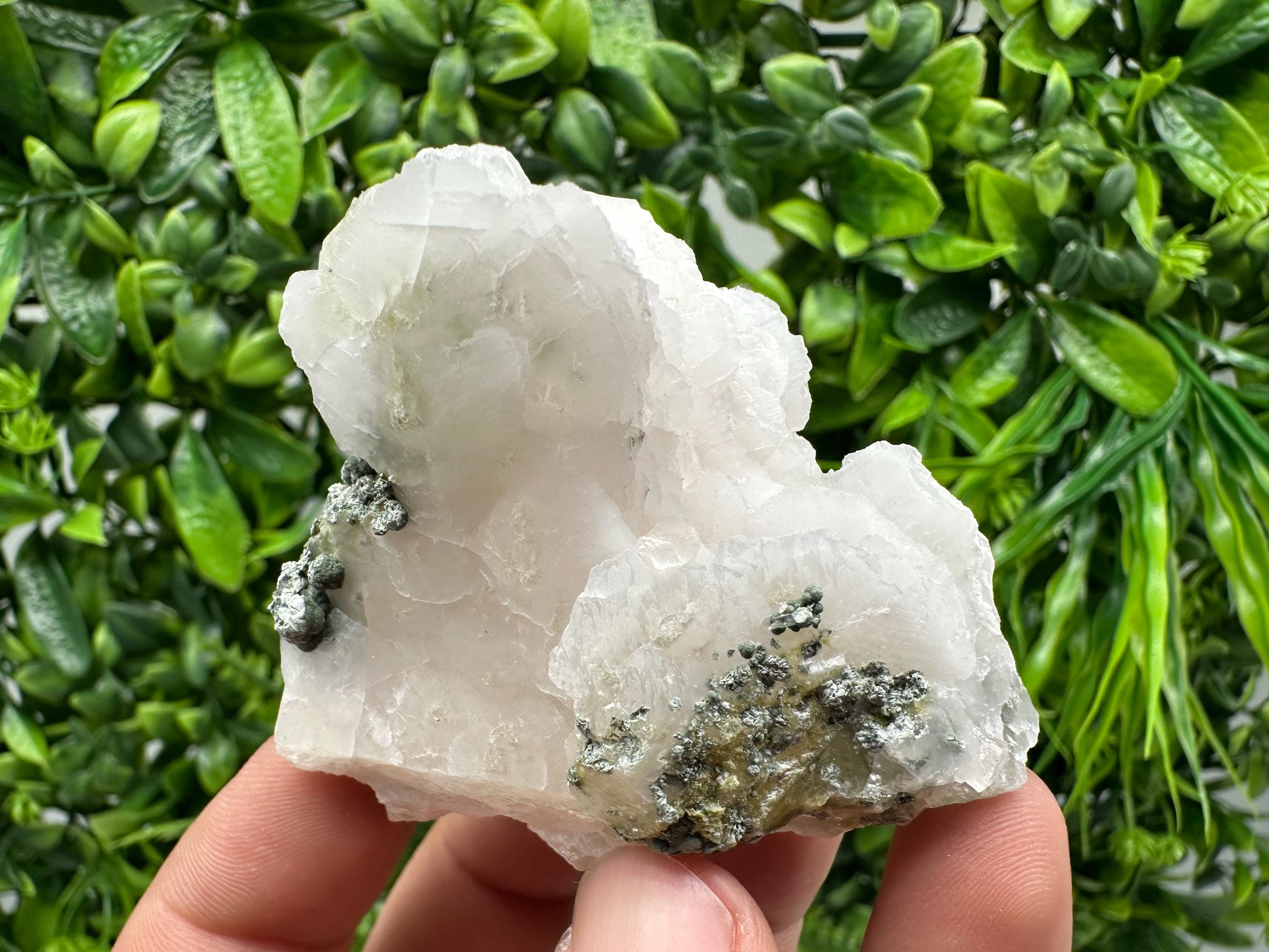 UV Mangano Calcite Crystal: Borieva Mine, Bulgaria