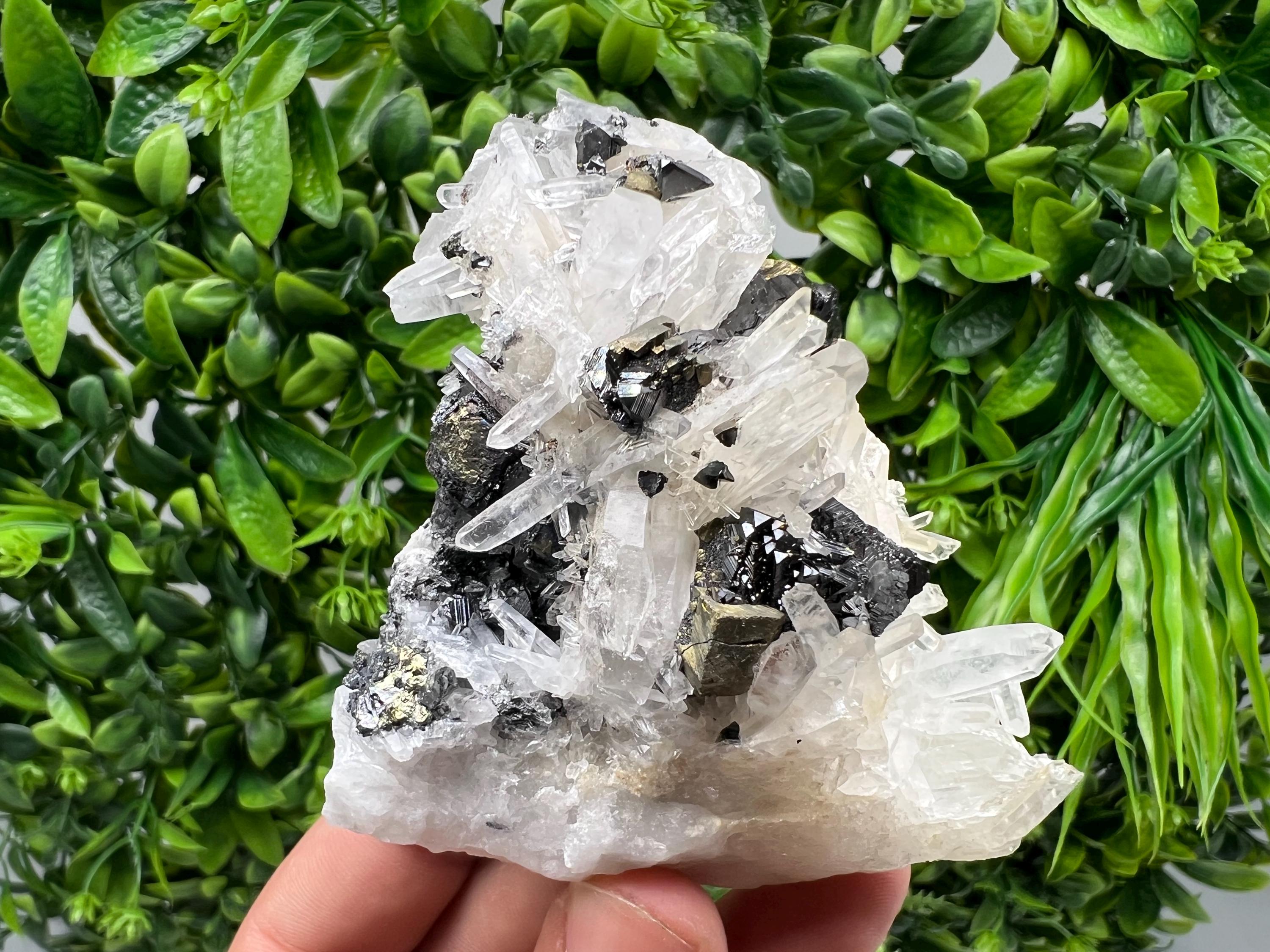 Wonderful Sphalerite Chalcopyrite on Green Quartz whit Hematite feom 9 th September mine,Bulgaria,natural,collection mineral specimen,gift