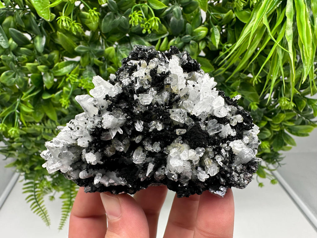 Chlorite Quartz with Hematite: Borieva Mine Crystal Decor (18/9/7 cm)