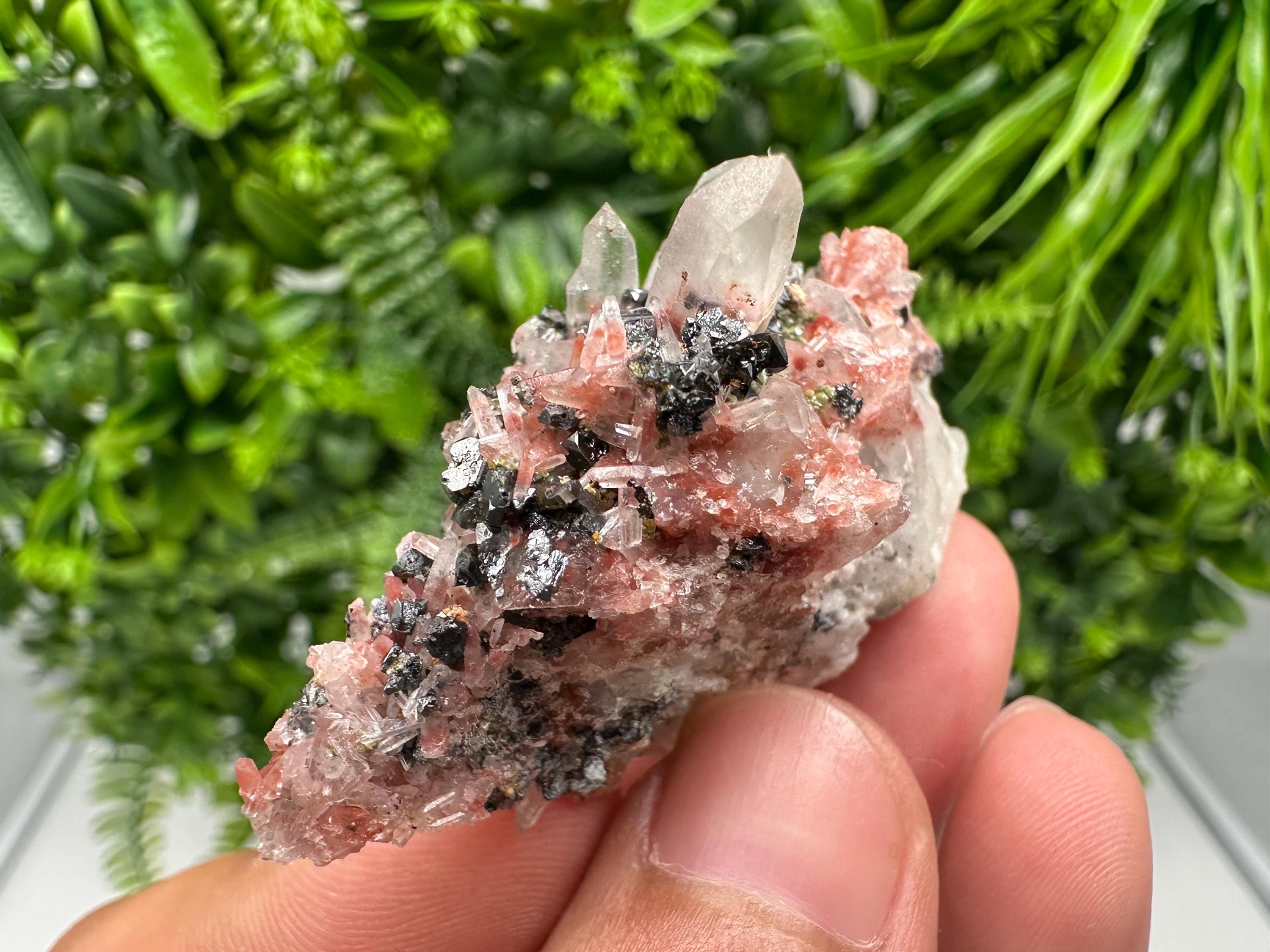 Stunning Quartz whit Hematite,Iron oxide from 9th September mine,natural,collectible mineral specimen,home decor stone,gift,crystal,collecti