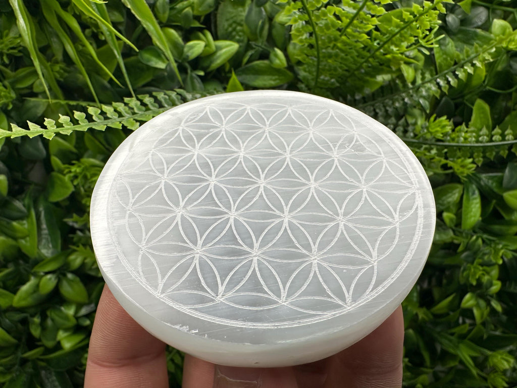 Flower of Life Selenite Plate: Crystal Recharging & Purification (8/8cm)