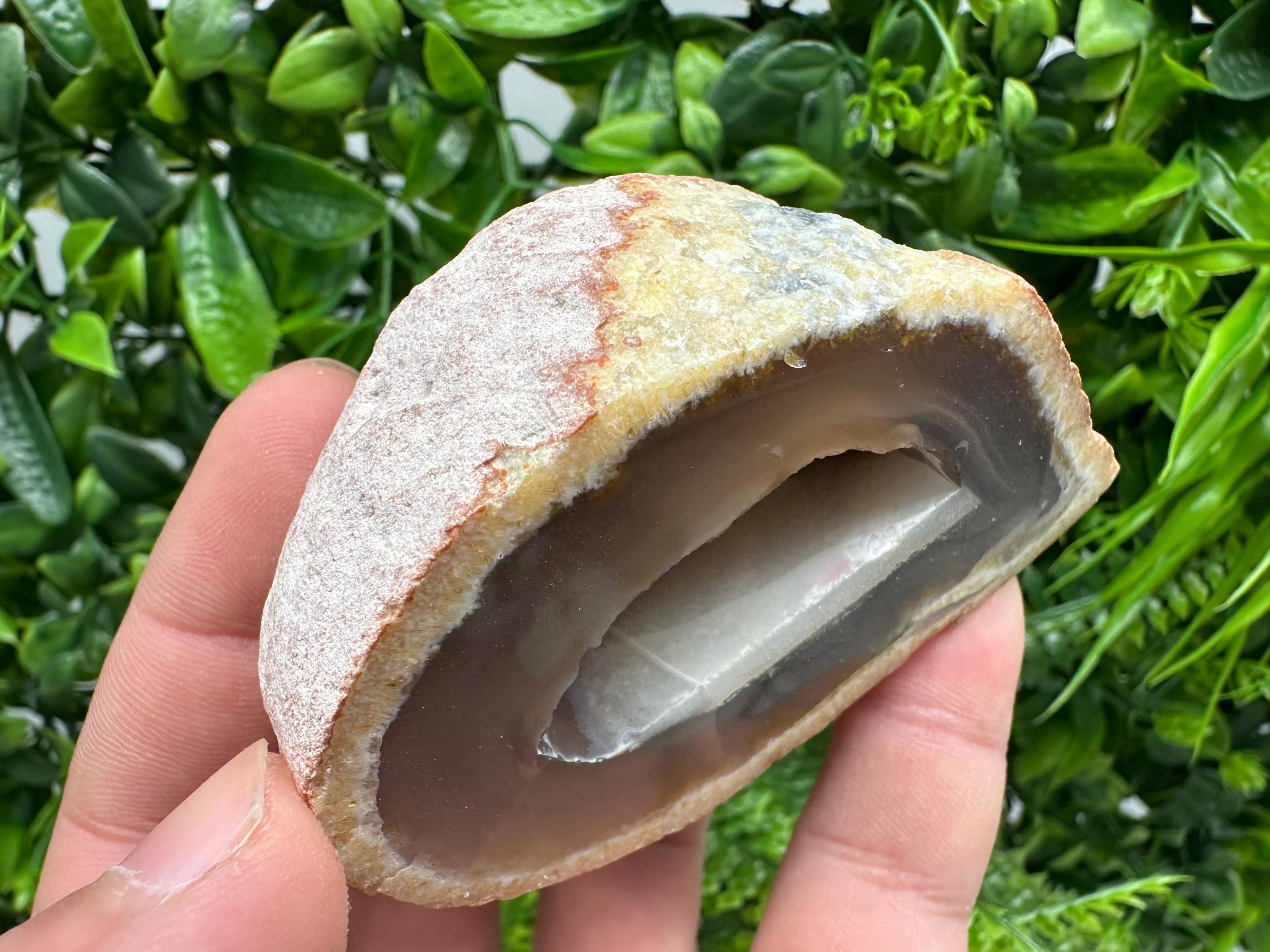 Natural Agate Geode: Druzy Quartz Crystal (9/5.5/5 cm)