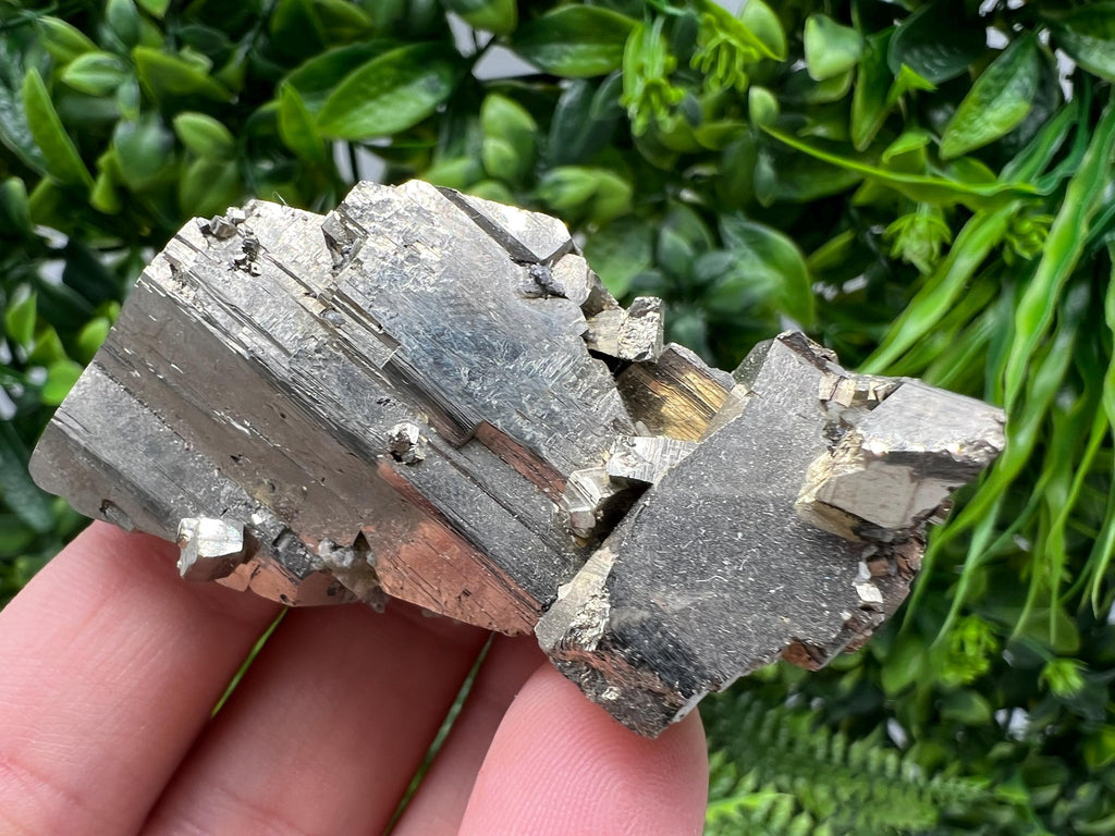 Rare crystallisation Pyrite,Borieva mine,Bulgaria,floating Pyrite,golden Pyrite,Pyrite cluster,mini Collection specimen,Rainbow Pyrite
