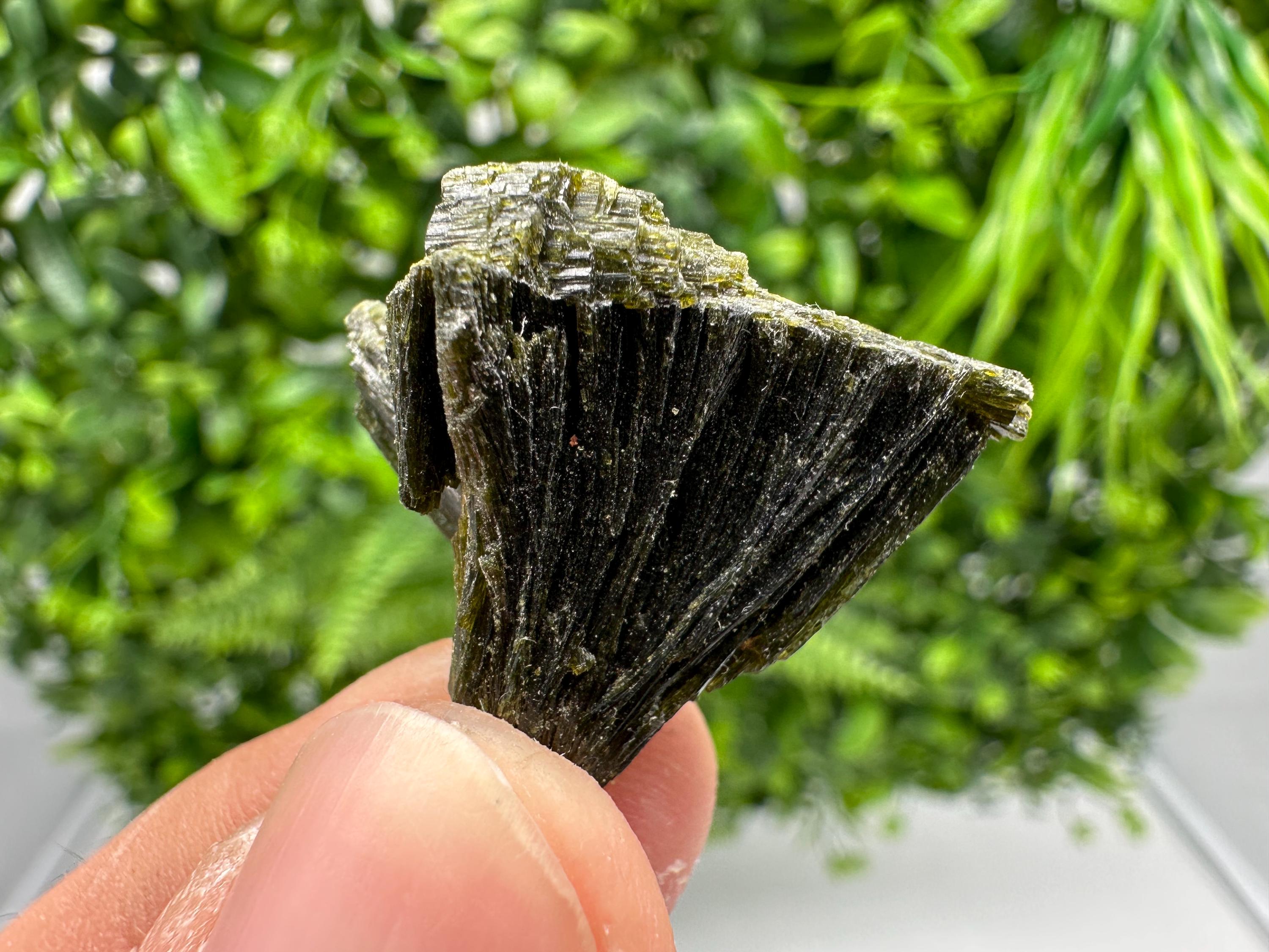 Rare Green Epidote whit Barite From Morocco,Epidote,Mini Collections Epidote,rare mineral Specimen,green epidote,Barite,crystal,Morocco min